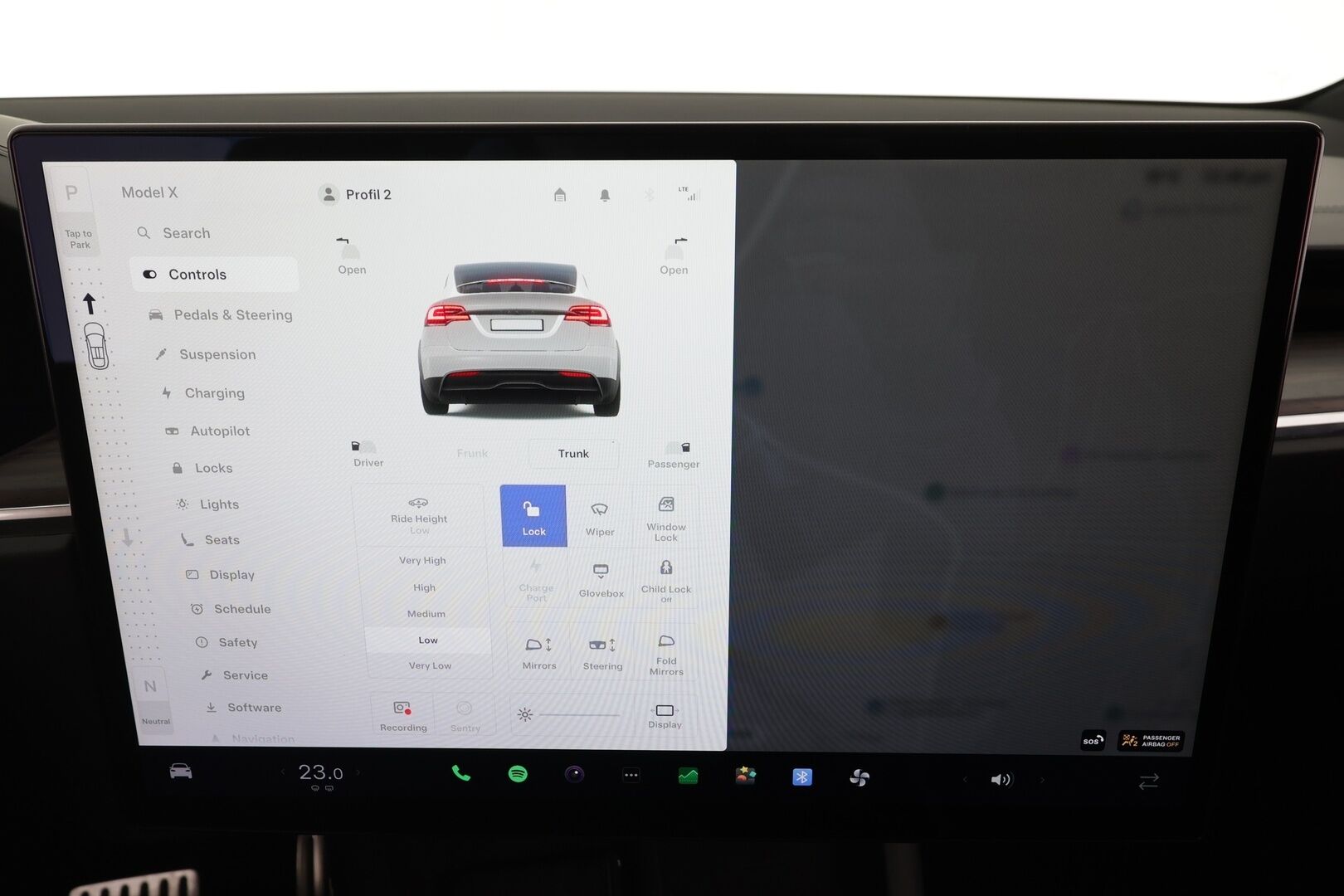 TESLA Model X 2023 Long Range AWD 7-P * Koukku / ILP / Premium Audio / Ilmastoidut nahat / Ilma-alusta / Facelift / Viihdenäyttö / P.kamera * - Kahdet renkaat aluvanteilla / ALV - HULLUT AVAJAISHULINAT KORKOTARJOUS 3,29 %