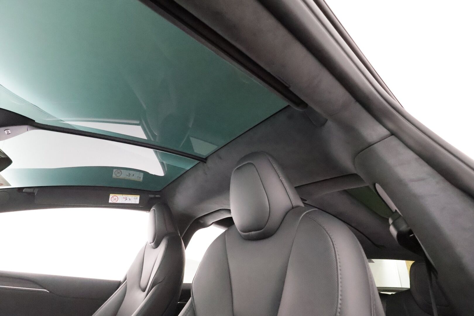 TESLA Model X 2023 Long Range AWD 7-P * Koukku / ILP / Premium Audio / Ilmastoidut nahat / Ilma-alusta / Facelift / Viihdenäyttö / P.kamera * - Kahdet renkaat aluvanteilla / ALV - HULLUT AVAJAISHULINAT KORKOTARJOUS 3,29 %