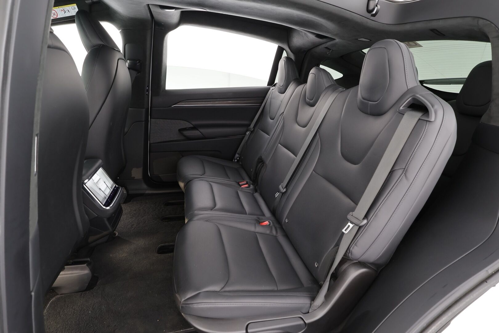 TESLA Model X 2023 Long Range AWD 7-P * Koukku / ILP / Premium Audio / Ilmastoidut nahat / Ilma-alusta / Facelift / Viihdenäyttö / P.kamera * - Kahdet renkaat aluvanteilla / ALV - HULLUT AVAJAISHULINAT KORKOTARJOUS 3,29 %