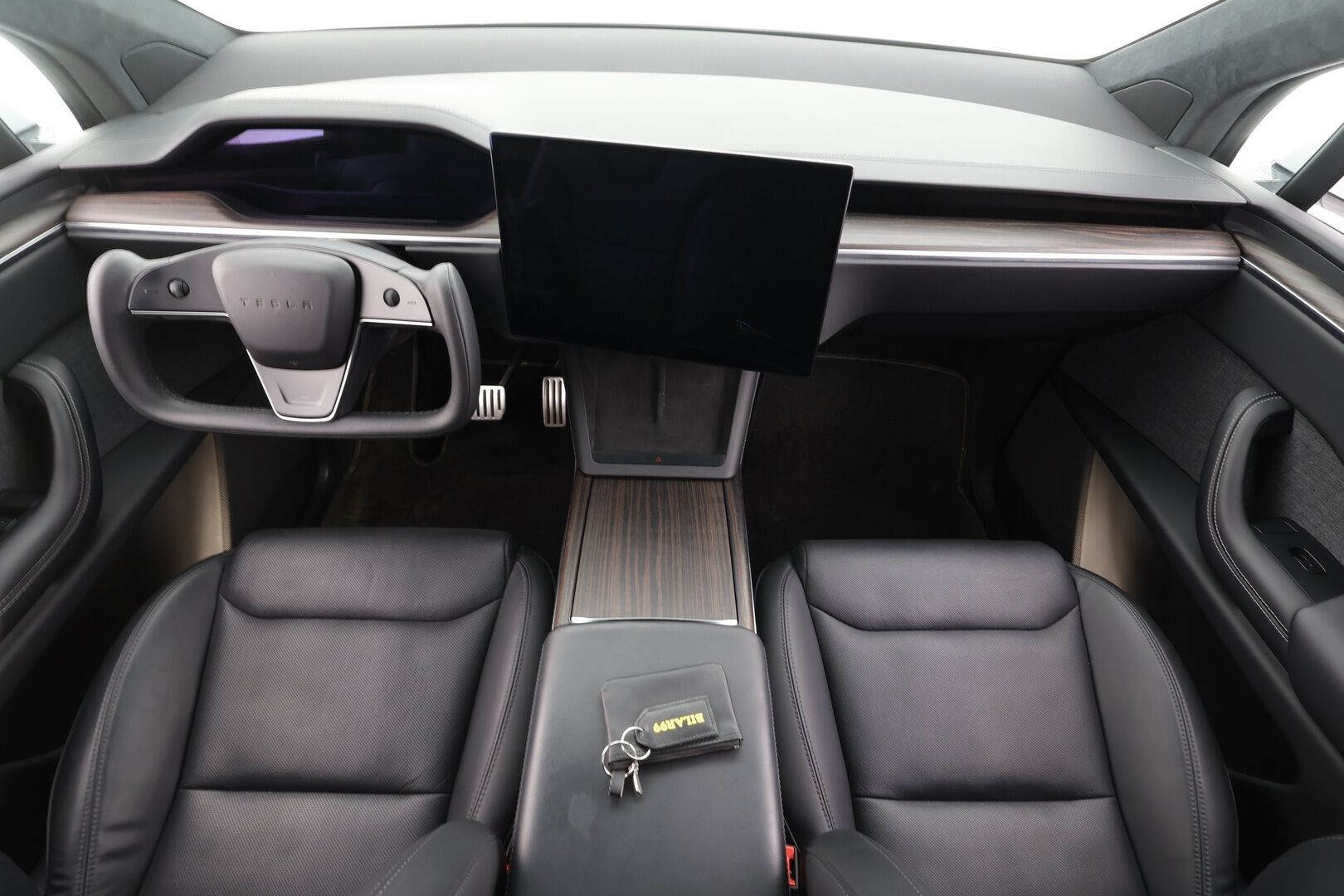 TESLA Model X 2023 Long Range AWD 7-P * Koukku / ILP / Premium Audio / Ilmastoidut nahat / Ilma-alusta / Facelift / Viihdenäyttö / P.kamera * - Kahdet renkaat aluvanteilla / ALV - HULLUT AVAJAISHULINAT KORKOTARJOUS 3,29 %