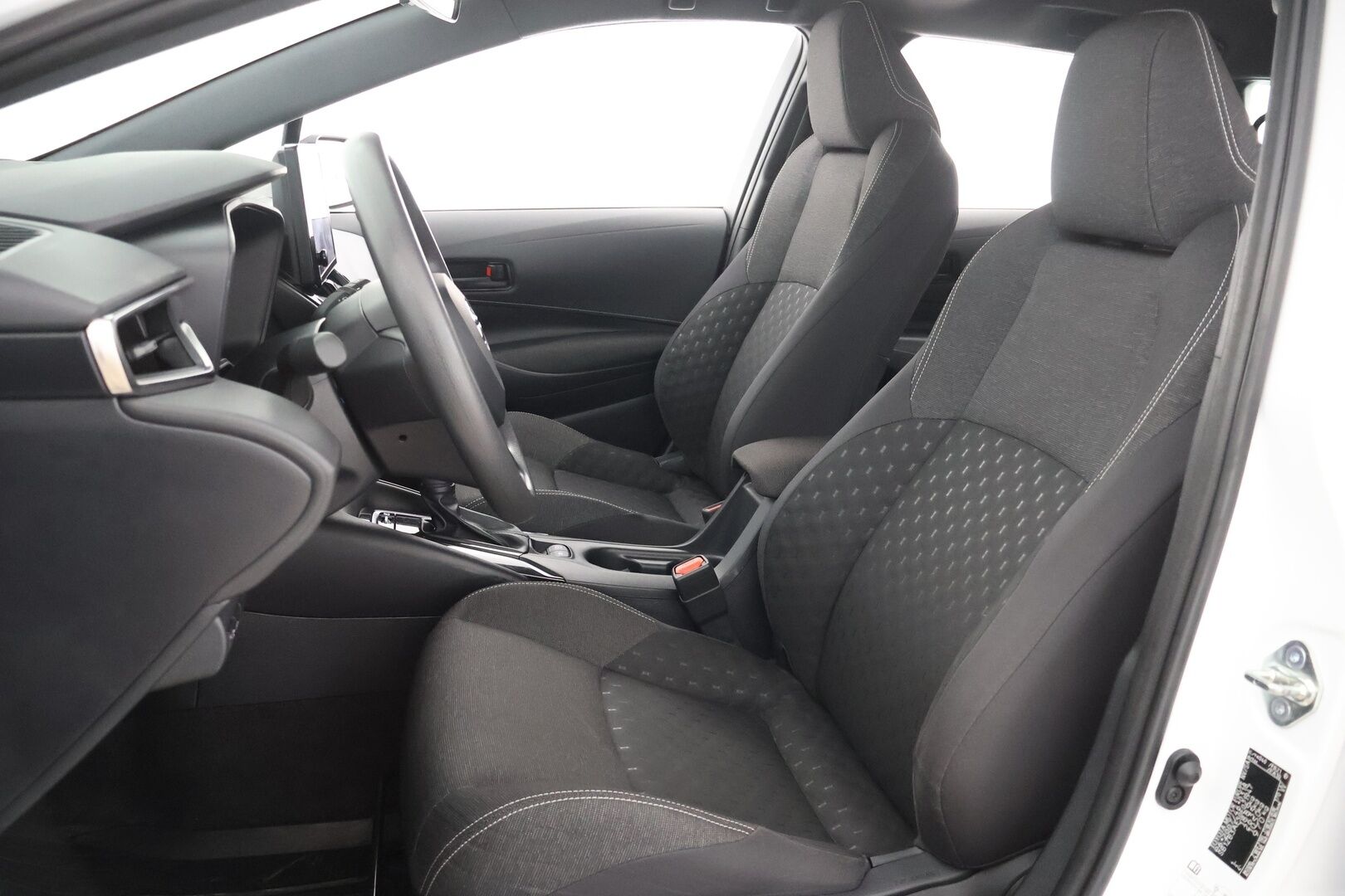 TOYOTA COROLLA 2023 Touring Sports 1,8 Hybrid Life * ACC / Kaistavahti / P.kamera / Navi / LED / Digimittaristo / Facelift * - Kahdet renkaat aluvanteilla - HULLUT AVAJAISHULINAT KORKOTARJOUS 3,29 %