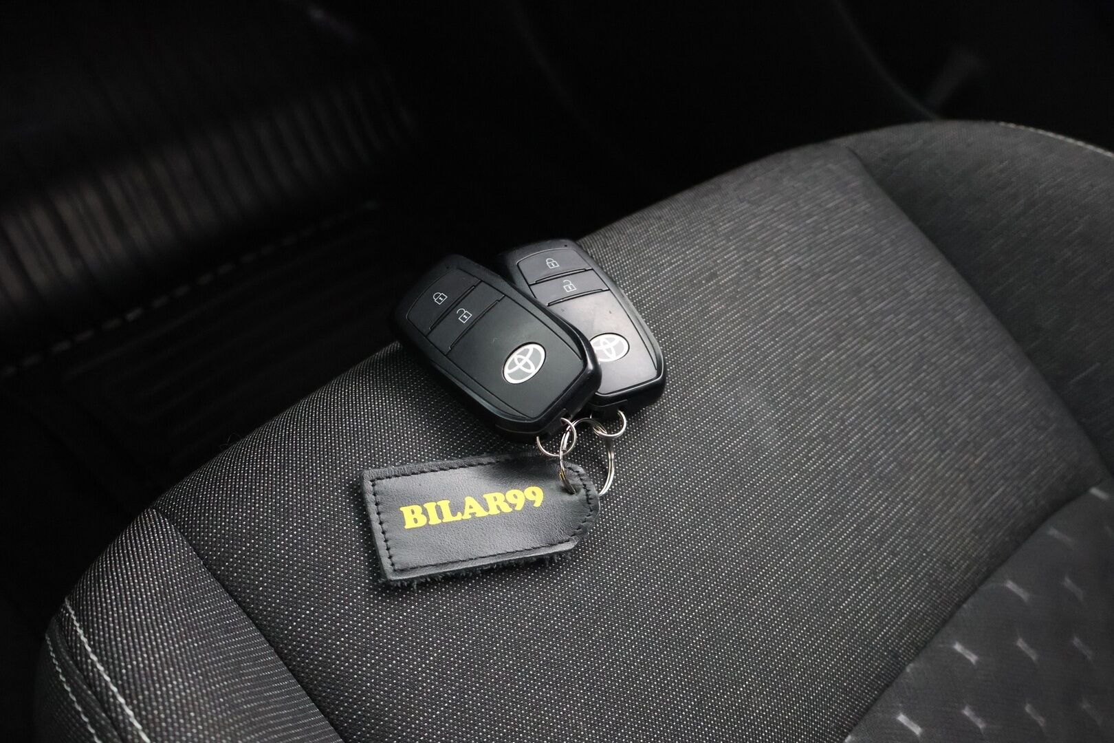 TOYOTA COROLLA 2023 Touring Sports 1,8 Hybrid Life * ACC / Kaistavahti / P.kamera / Navi / LED / Digimittaristo / Facelift * - Kahdet renkaat aluvanteilla - HULLUT AVAJAISHULINAT KORKOTARJOUS 3,29 %