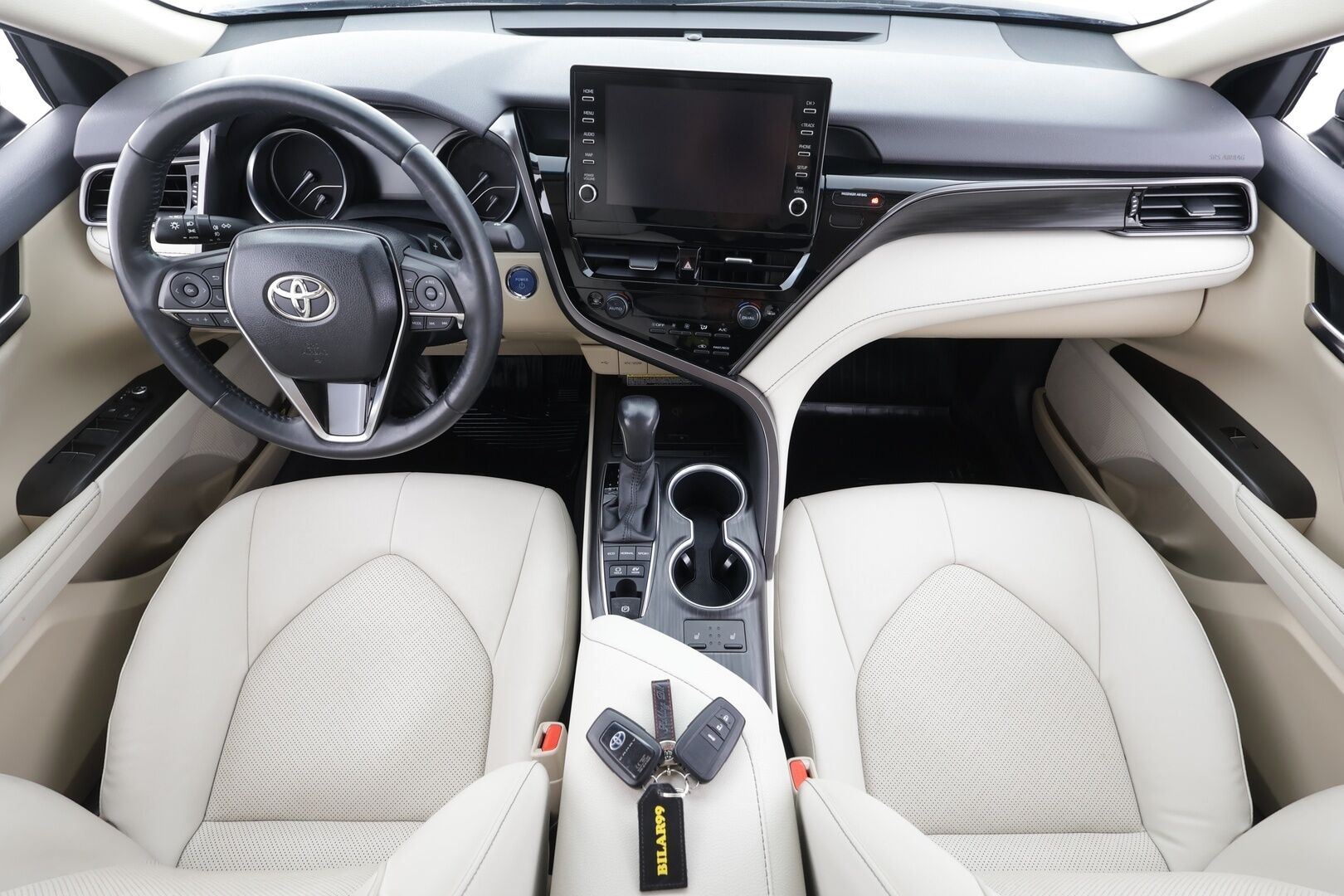 TOYOTA CAMRY 2022 2.5 Hybrid Executive - * ACC | Kaistavahti | Sähköpenkit | Nahat | Navi | LED | P.kamera | Ratinlämmitin | Keyless | Facelift *