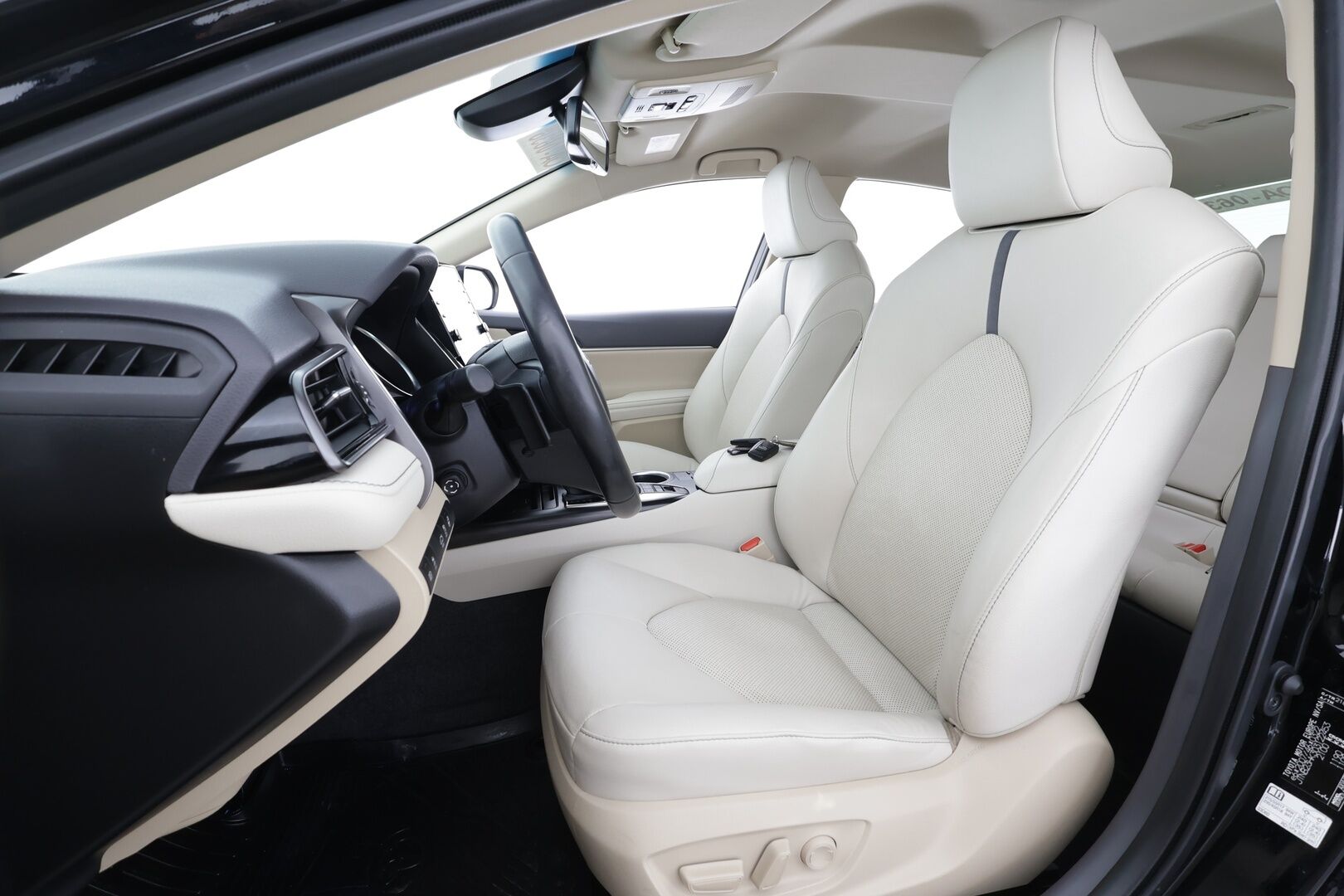 TOYOTA CAMRY 2022 2.5 Hybrid Executive - * ACC | Kaistavahti | Sähköpenkit | Nahat | Navi | LED | P.kamera | Ratinlämmitin | Keyless | Facelift *