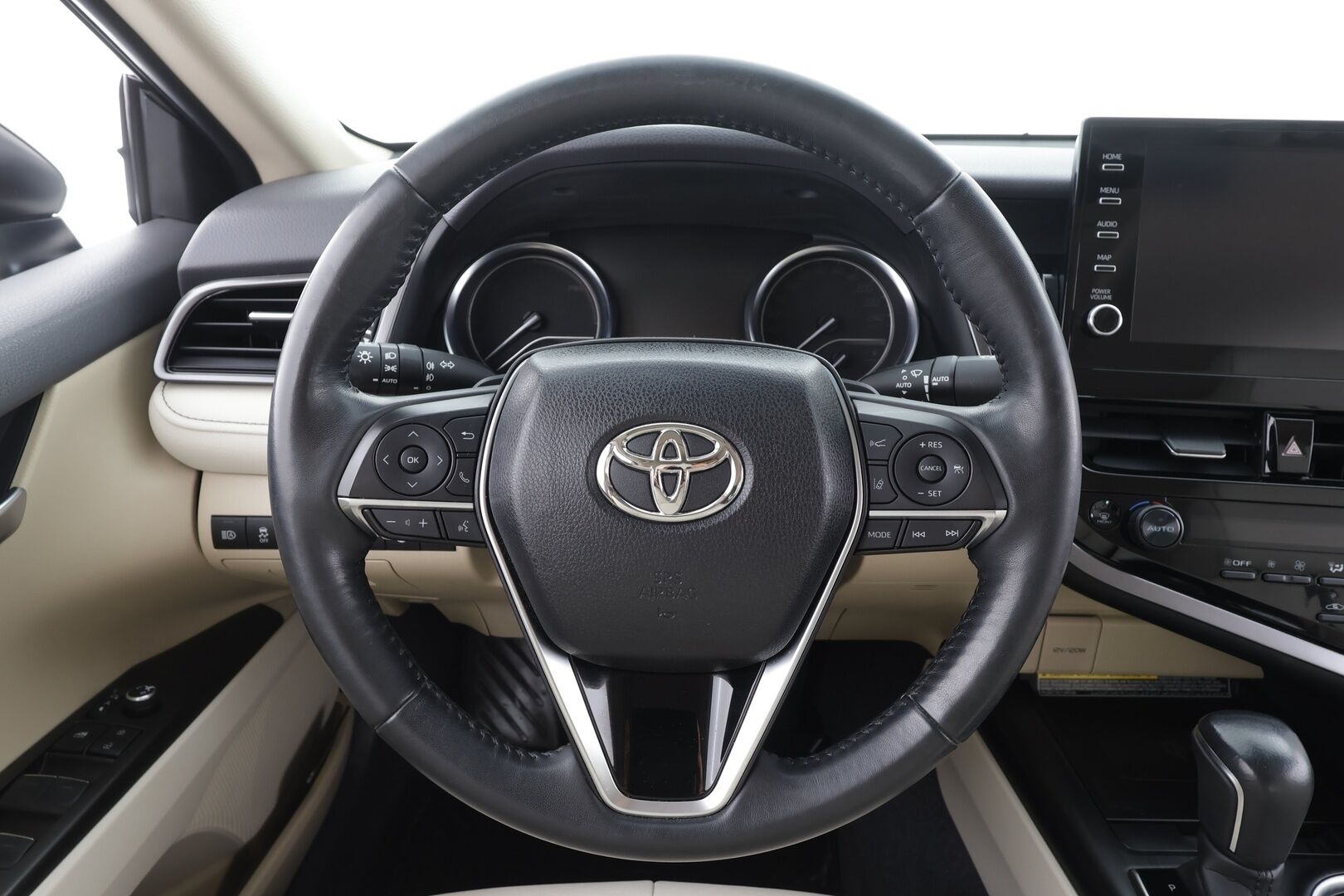 TOYOTA CAMRY 2022 2.5 Hybrid Executive - * ACC | Kaistavahti | Sähköpenkit | Nahat | Navi | LED | P.kamera | Ratinlämmitin | Keyless | Facelift *