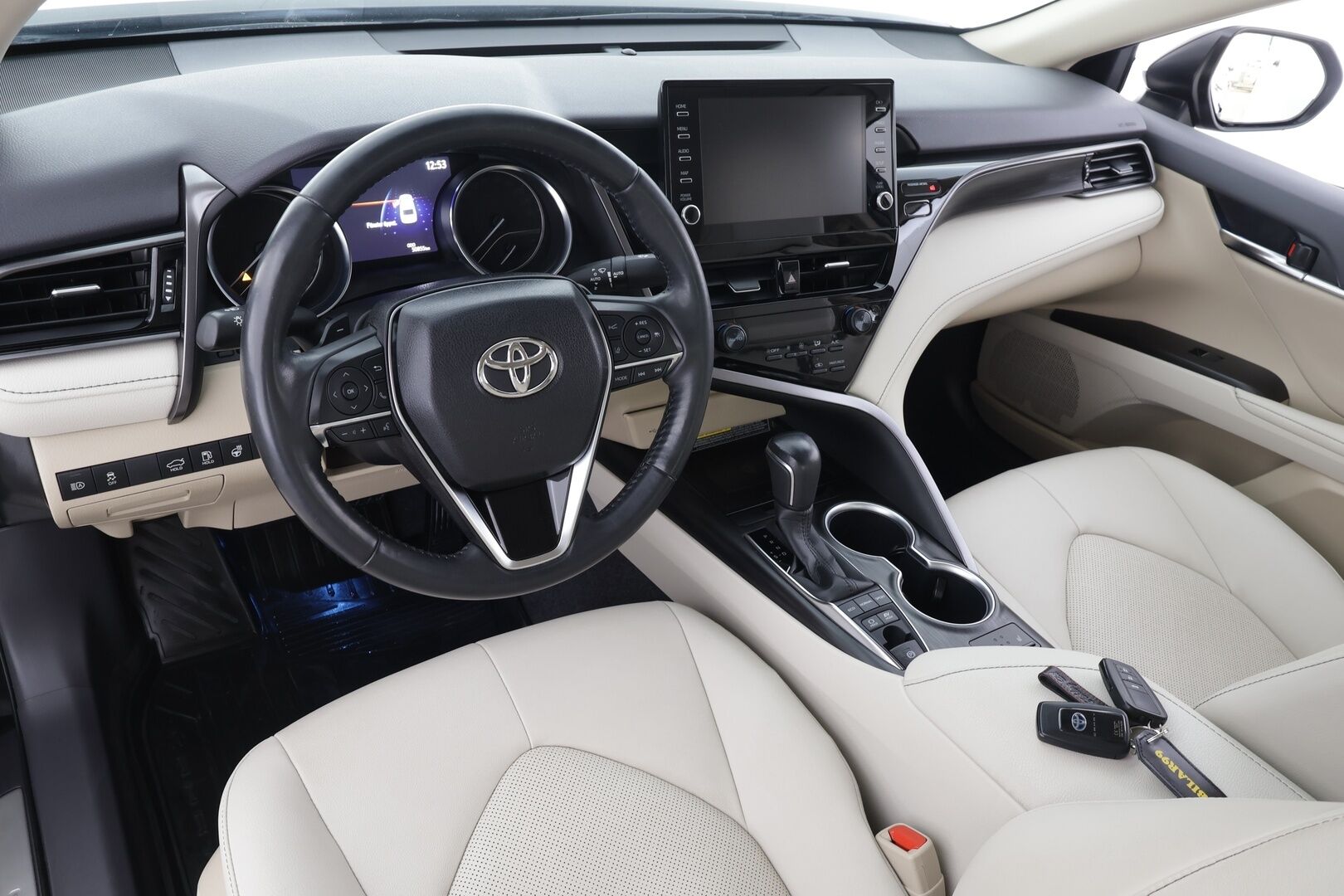 TOYOTA CAMRY 2022 2.5 Hybrid Executive - * ACC | Kaistavahti | Sähköpenkit | Nahat | Navi | LED | P.kamera | Ratinlämmitin | Keyless | Facelift *