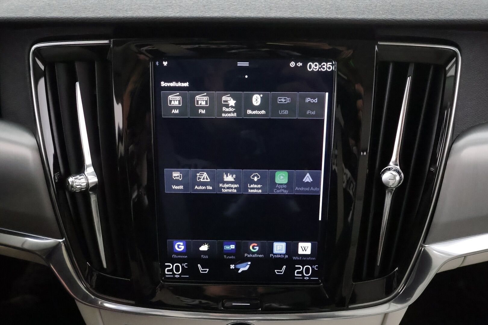 Volvo V90 2019 T4 Momentum Aut. * ACC / Webasto / Panorama / Koukku / Full LED / Nahat / Keyless / Navi / Sähköluukku / Ratinlämmitin * - Kahdet renkaat aluvanteilla