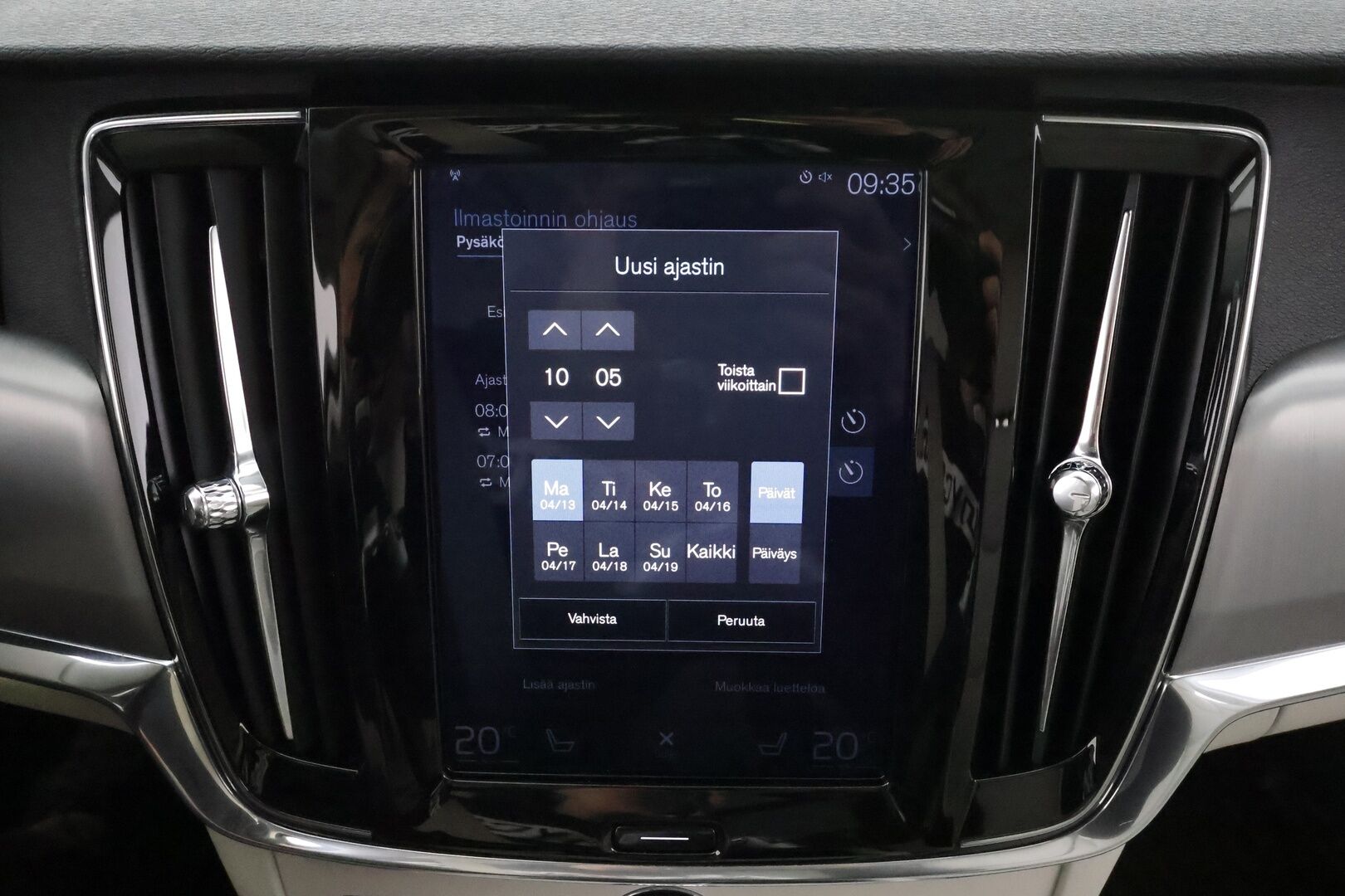 Volvo V90 2019 T4 Momentum Aut. * ACC / Webasto / Panorama / Koukku / Full LED / Nahat / Keyless / Navi / Sähköluukku / Ratinlämmitin * - Kahdet renkaat aluvanteilla