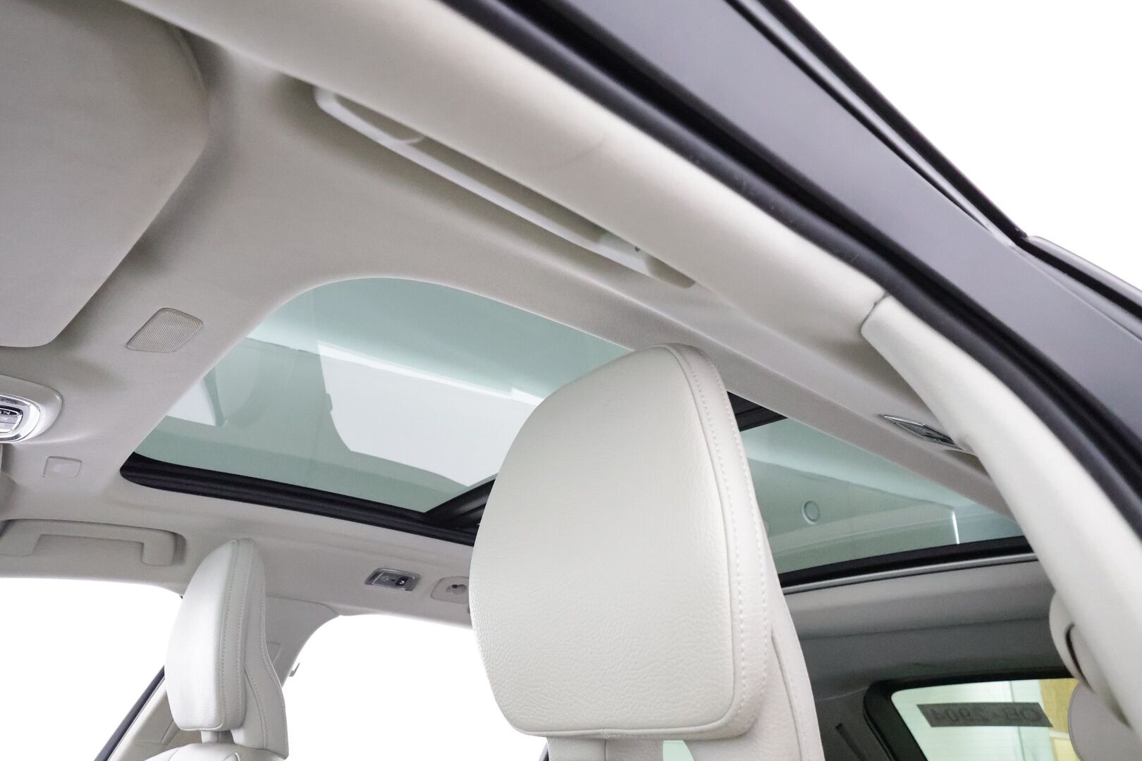 Volvo V90 2019 T4 Momentum Aut. * ACC / Webasto / Panorama / Koukku / Full LED / Nahat / Keyless / Navi / Sähköluukku / Ratinlämmitin * - Kahdet renkaat aluvanteilla