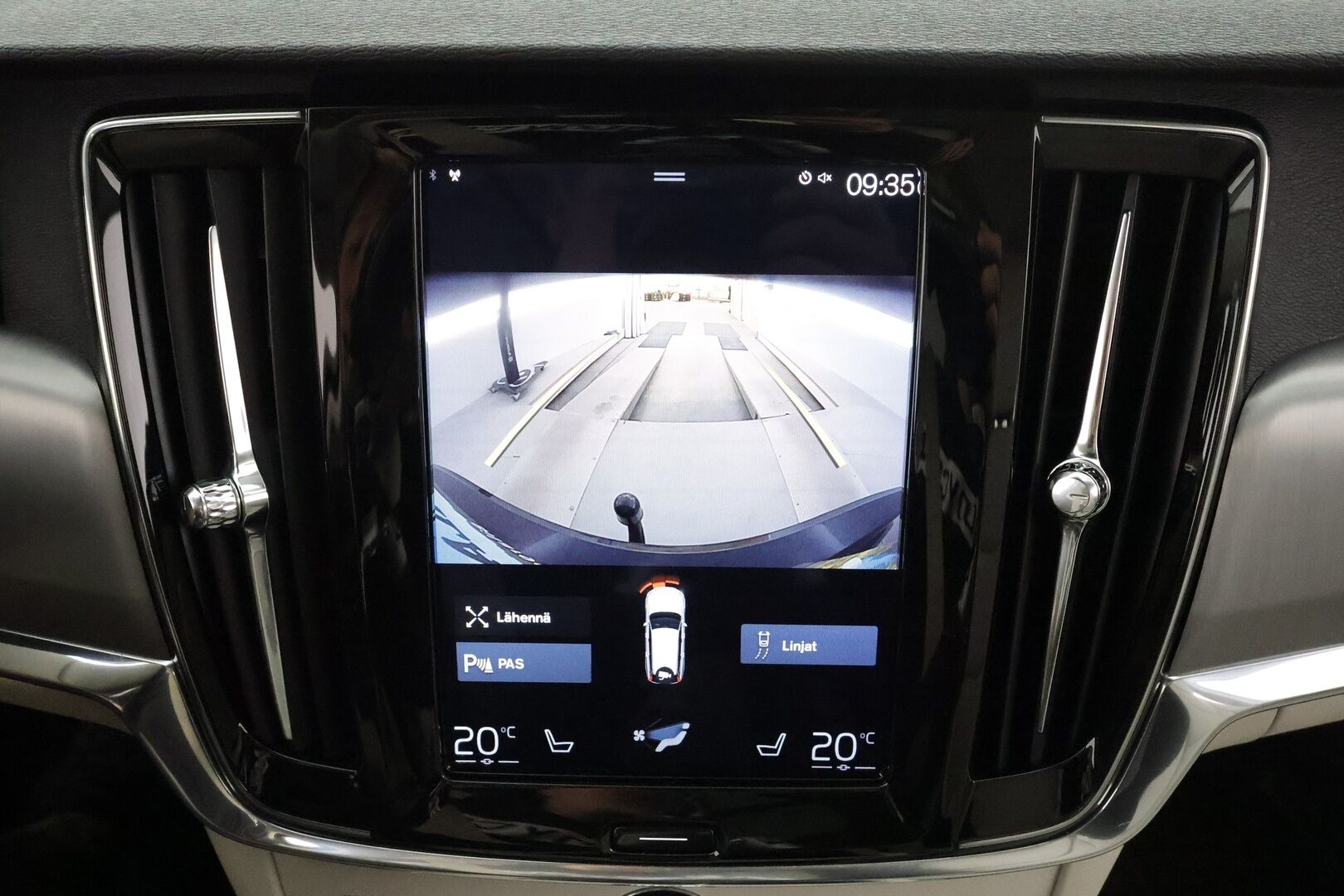 Volvo V90 2019 T4 Momentum Aut. * ACC / Webasto / Panorama / Koukku / Full LED / Nahat / Keyless / Navi / Sähköluukku / Ratinlämmitin * - Kahdet renkaat aluvanteilla