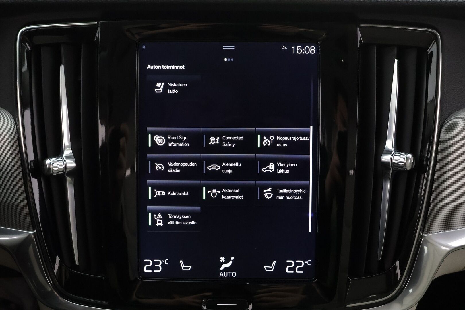 Volvo V90 2017 D4 AWD Inscription aut * ACC / Webasto / Full LED / P.kamera / Muistipenkki / Nahat / Navi / Keyless / Sähköluukku * - 2x Volvo Alut huippurenkailla / Merkkihuollettu / Crystal White - Metalliväri