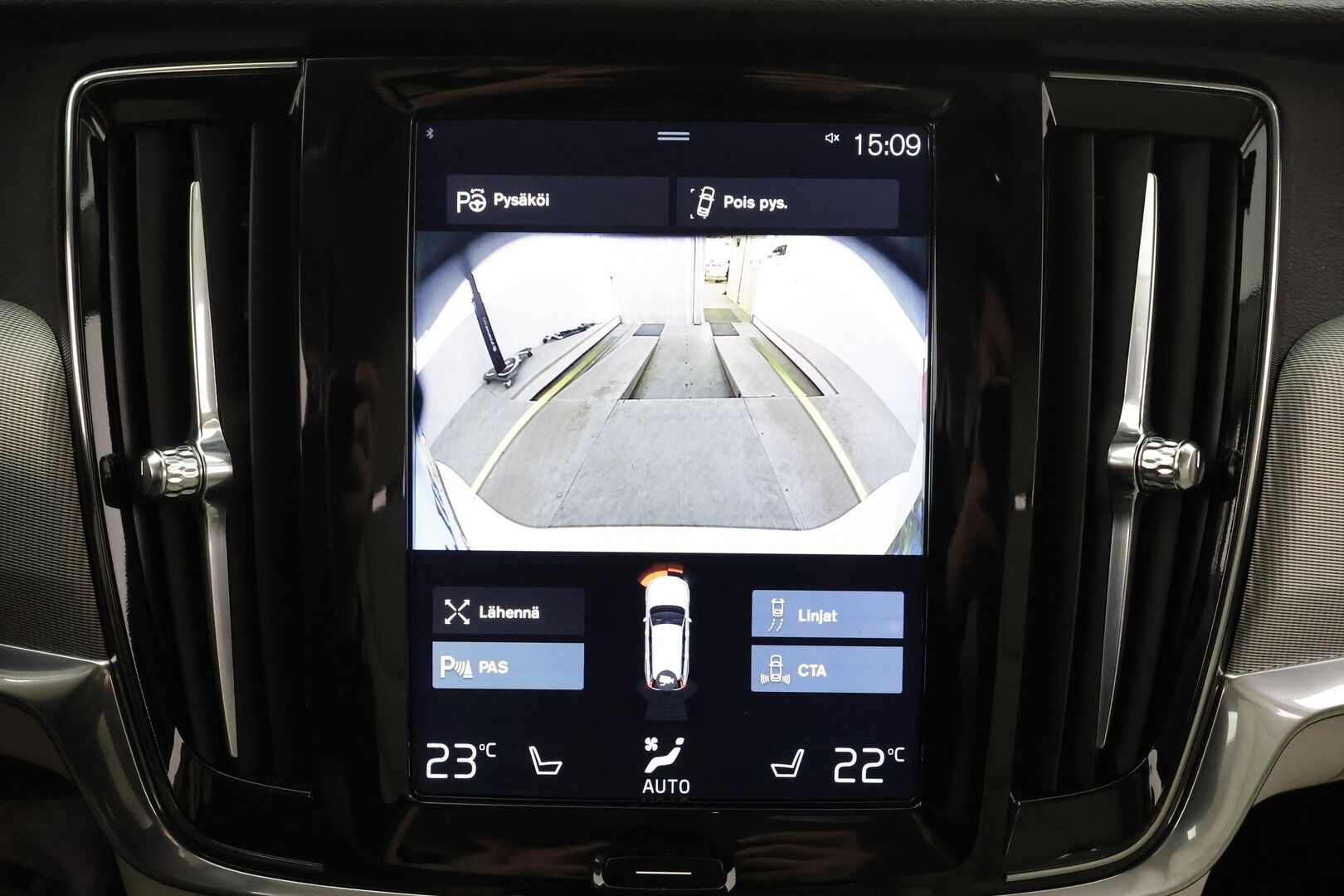 Volvo V90 2017 D4 AWD Inscription aut * ACC / Webasto / Full LED / P.kamera / Muistipenkki / Nahat / Navi / Keyless / Sähköluukku * - 2x Volvo Alut huippurenkailla / Merkkihuollettu / Crystal White - Metalliväri