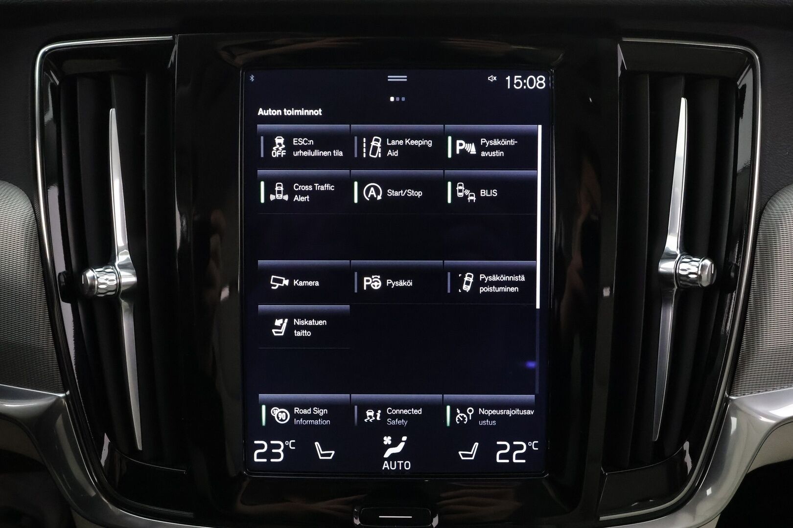 Volvo V90 2017 D4 AWD Inscription aut * ACC / Webasto / Full LED / P.kamera / Muistipenkki / Nahat / Navi / Keyless / Sähköluukku * - 2x Volvo Alut huippurenkailla / Merkkihuollettu / Crystal White - Metalliväri
