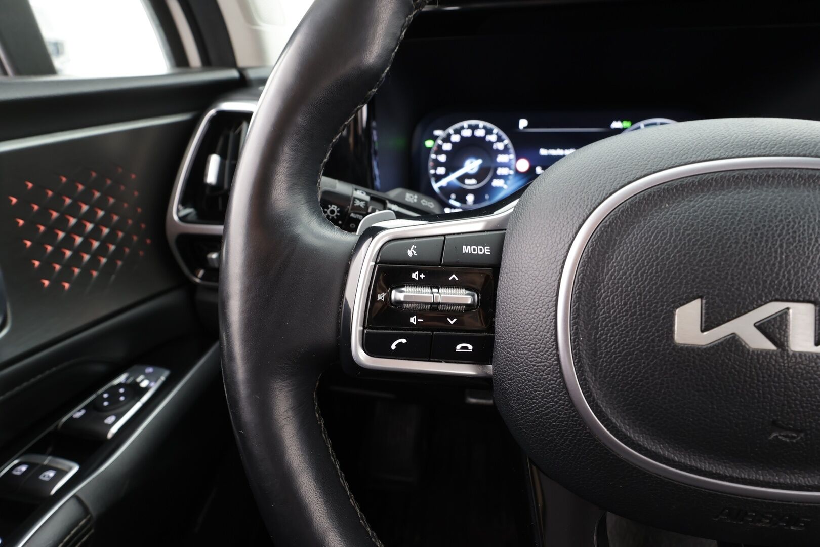 KIA SORENTO 2023 1,6 T-GDI Plug-in Hybrid AWD Business Premium AT 7-P - | ACC | Koukku | Bose | P.Kamera | Keyless | Nahat | LED | Navi |