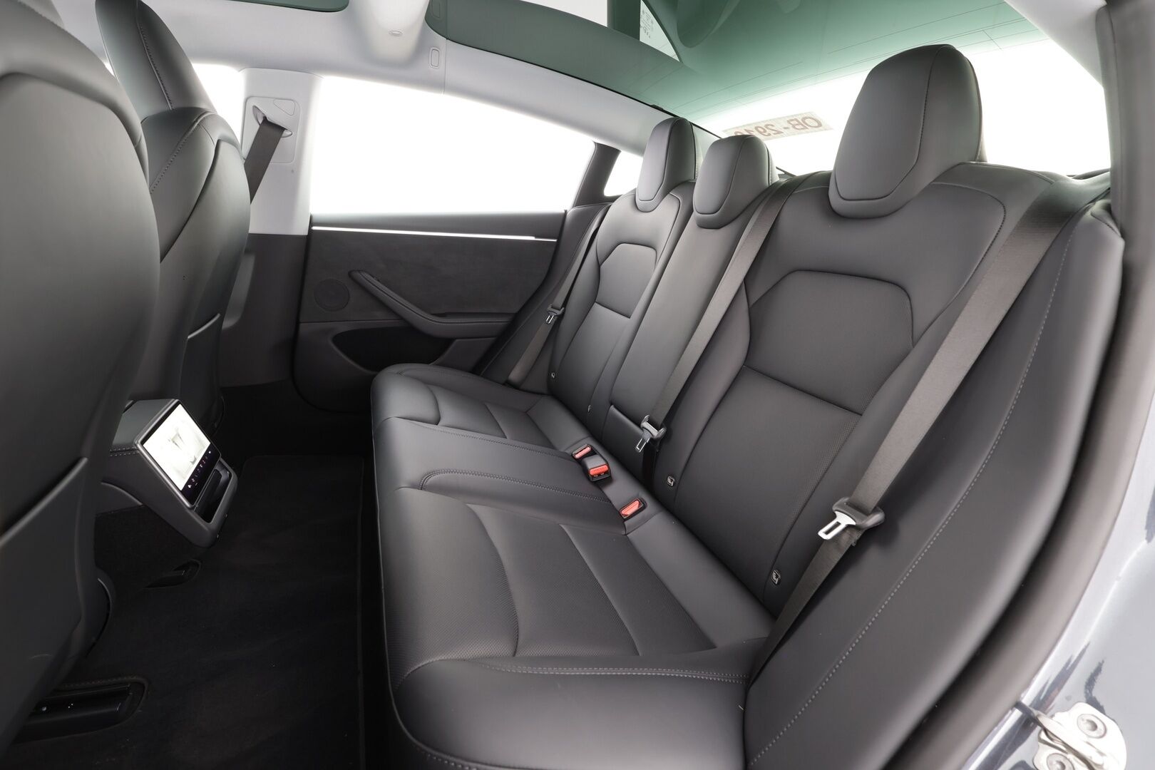 TESLA MODEL 3 2024 Long Range AWD * ILP / Lasikatto / ACC / Matrix / P.Kamera / Ilmastoitu Muistipenkki / Premium Audio / Keyless * - Kahdet renkaat aluvanteilla / 2x Latauskaapelit - HULLUT AVAJAISHULINAT KORKOTARJOUS 3,29 %