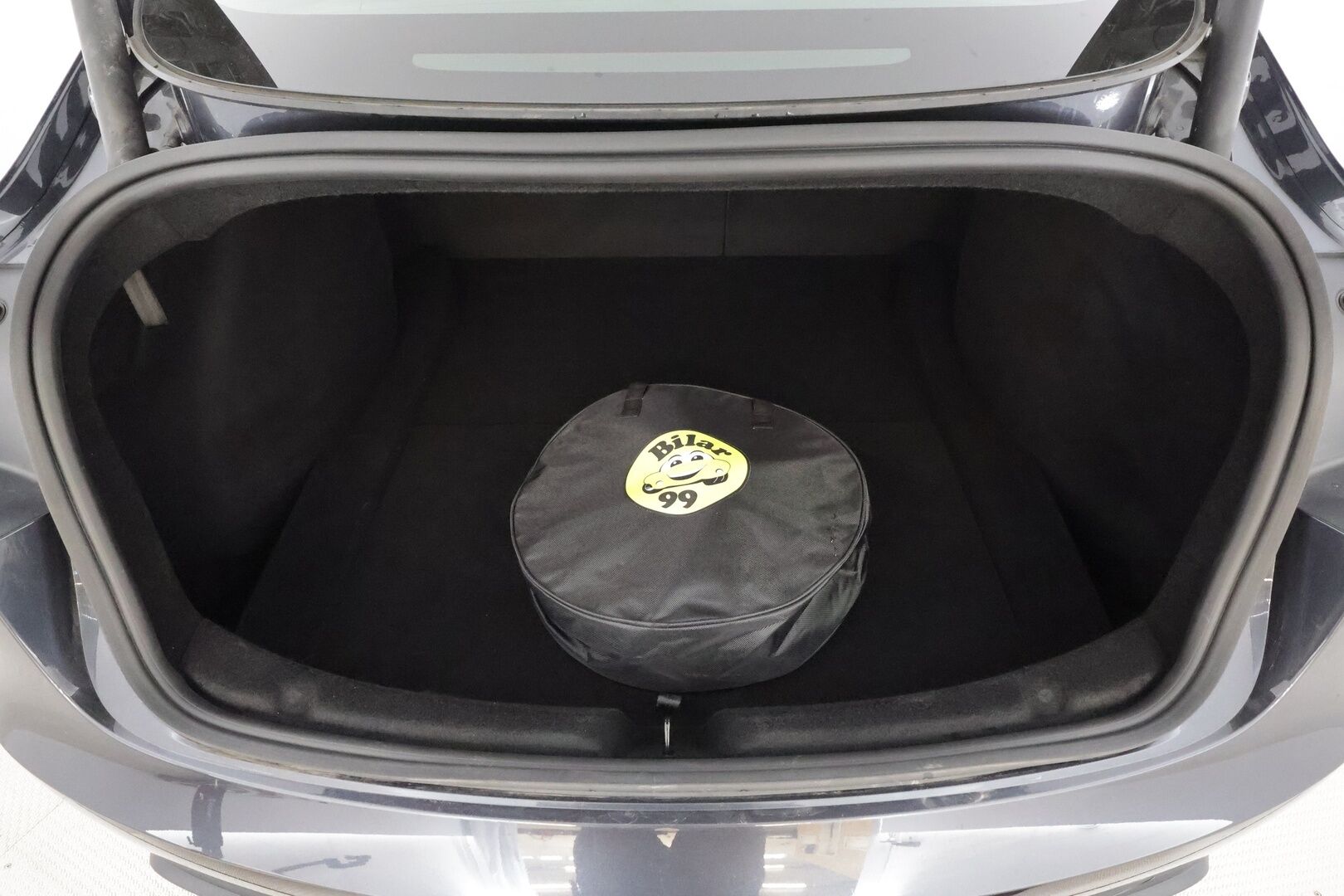 TESLA MODEL 3 2024 Long Range Dual Motor AWD Highland * ILP / Lasikatto / ACC / Matrix / P.Kamera / Ilmastoitu Muistipenkki / Premium Audio / Keyless * - Kahdet renkaat aluvanteilla / 2x Latauskaapelit - HULLUT AVAJAISHULINAT KORKOTARJOUS 3,29 %