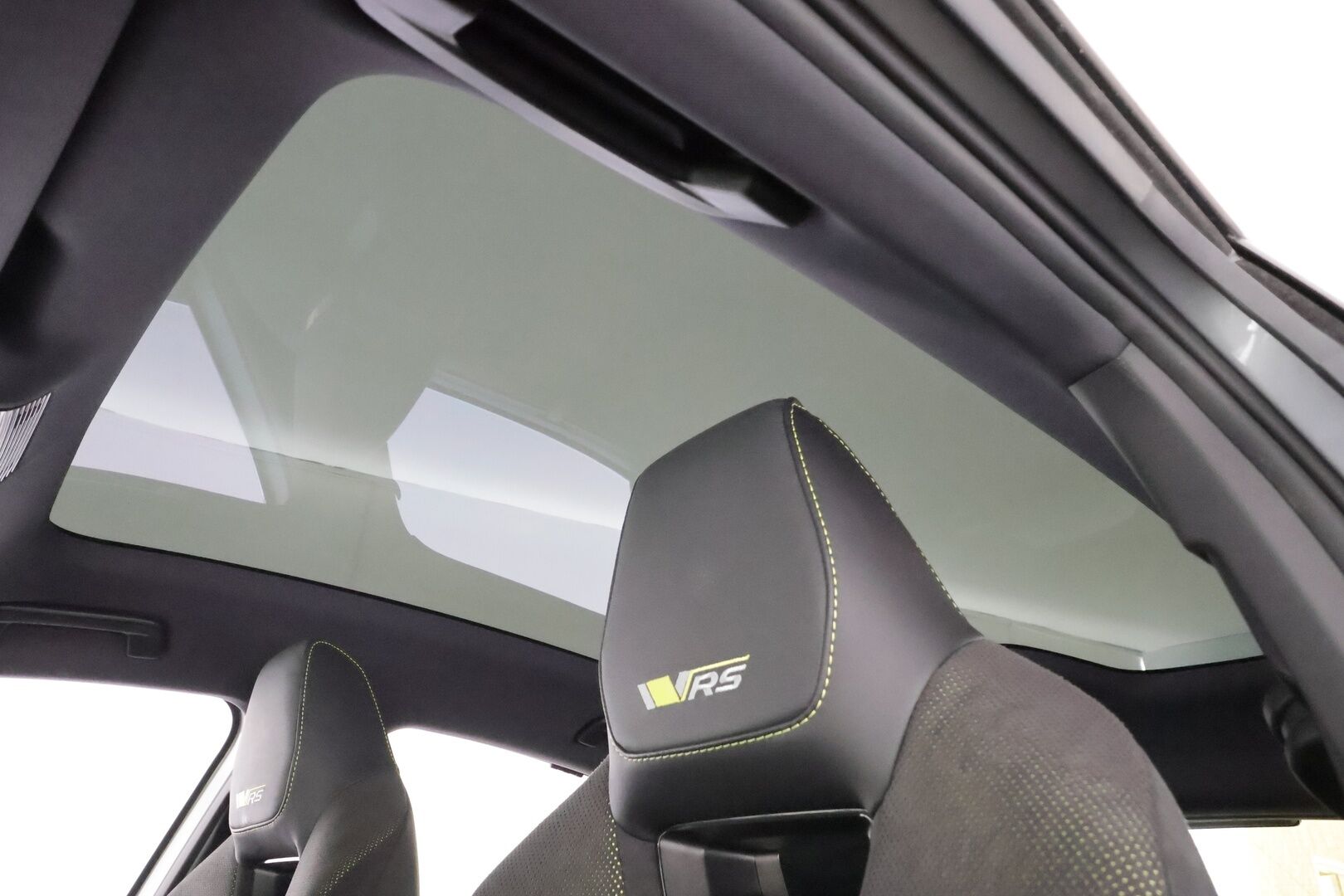 SKODA ENYAQ 2024 Coupe 85x 4x4 RS - | ACC | ILP / Koukku | Lasikatto | HUD | Canton | Matrix-LED | Muistipenkki | P-kamera | Sporttipenkit |