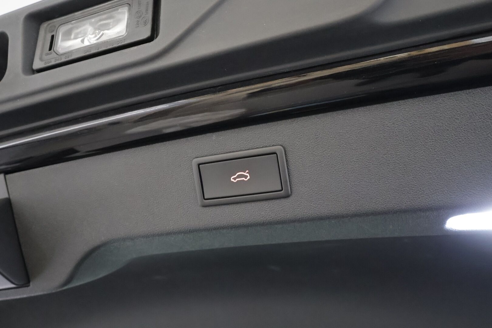 SKODA ENYAQ 2023 80x 4x4 RS iV * Canton / Lasikatto / ACC / ILP / Muistipenkit / Koukku / HUD / Matrix-LED / P.kamera / Keyless * - Kahdet renkaat aluvanteilla / 2x Latauskaapelit / Merkkihuollot - HULLUT AVAJAISHULINAT KORKOTARJOUS 3,29 %