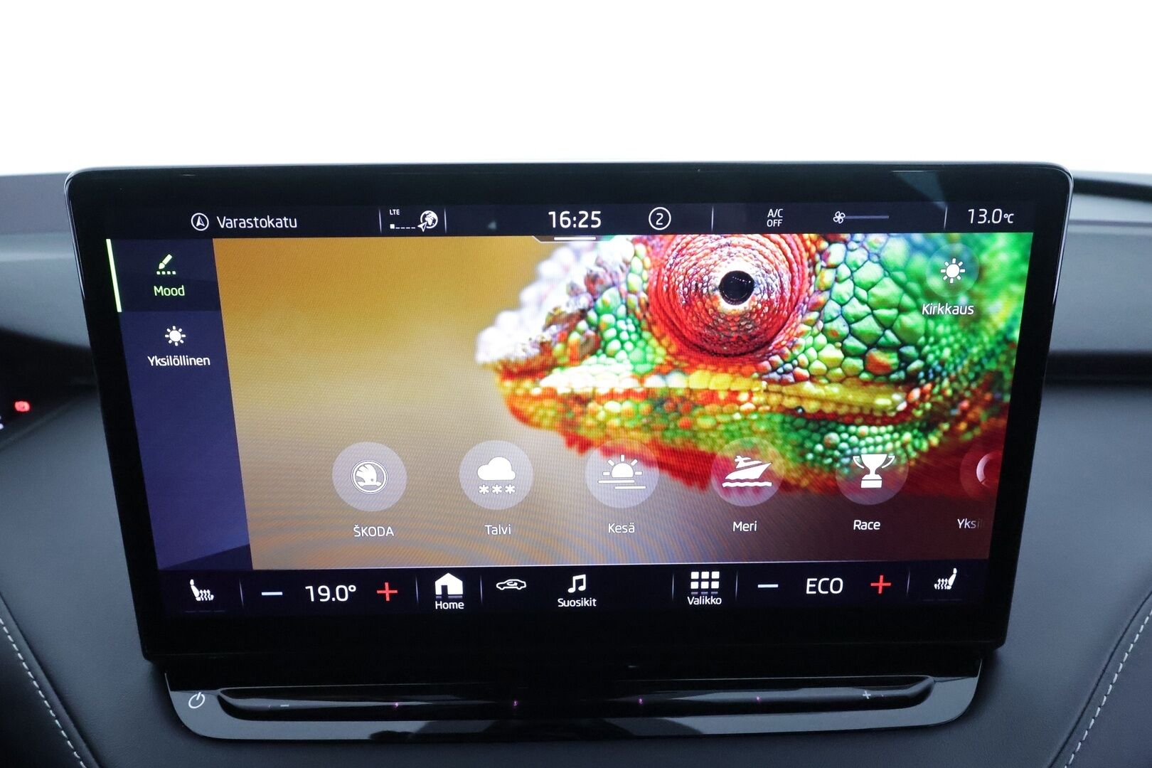 SKODA ENYAQ 2023 80x 4x4 RS iV * Canton / Lasikatto / ACC / ILP / Muistipenkit / Koukku / HUD / Matrix-LED / P.kamera / Keyless * - Kahdet renkaat aluvanteilla / 2x Latauskaapelit / Merkkihuollot - HULLUT AVAJAISHULINAT KORKOTARJOUS 3,29 %