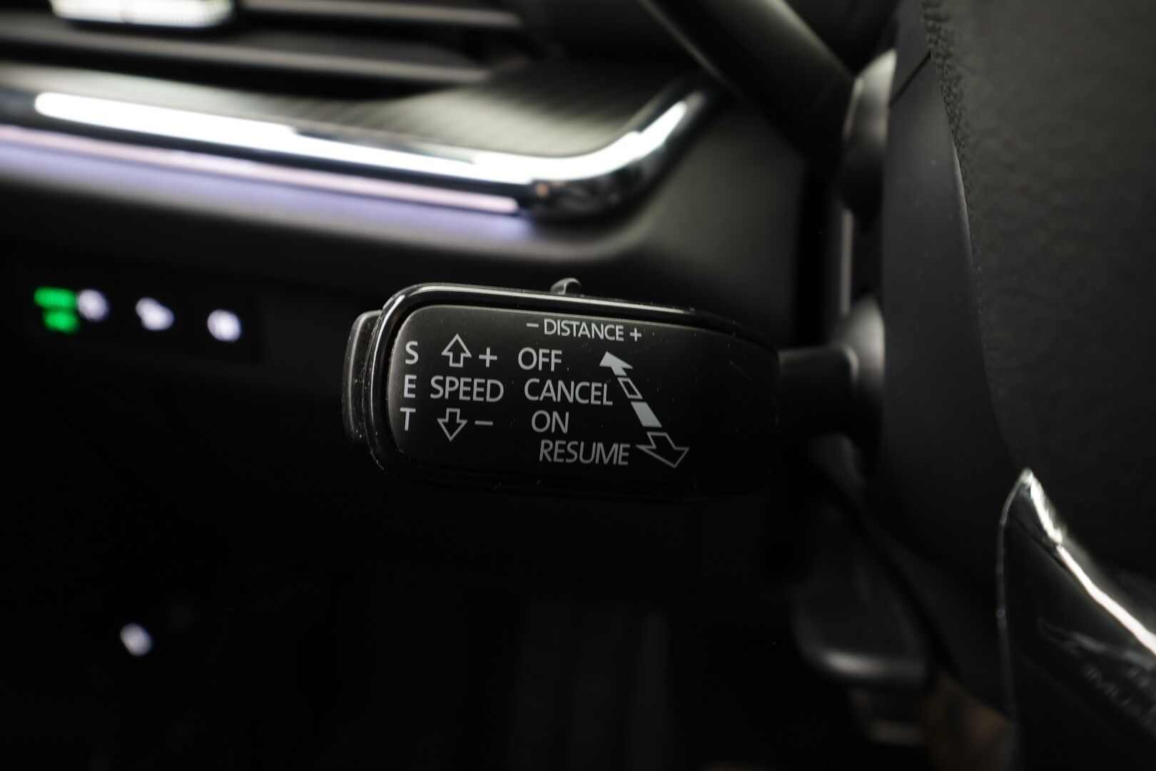 SKODA ENYAQ 2023 80x 4x4 RS iV * Canton / Lasikatto / ACC / ILP / Muistipenkit / Koukku / HUD / Matrix-LED / P.kamera / Keyless * - Kahdet renkaat aluvanteilla / 2x Latauskaapelit / Merkkihuollot - HULLUT AVAJAISHULINAT KORKOTARJOUS 3,29 %