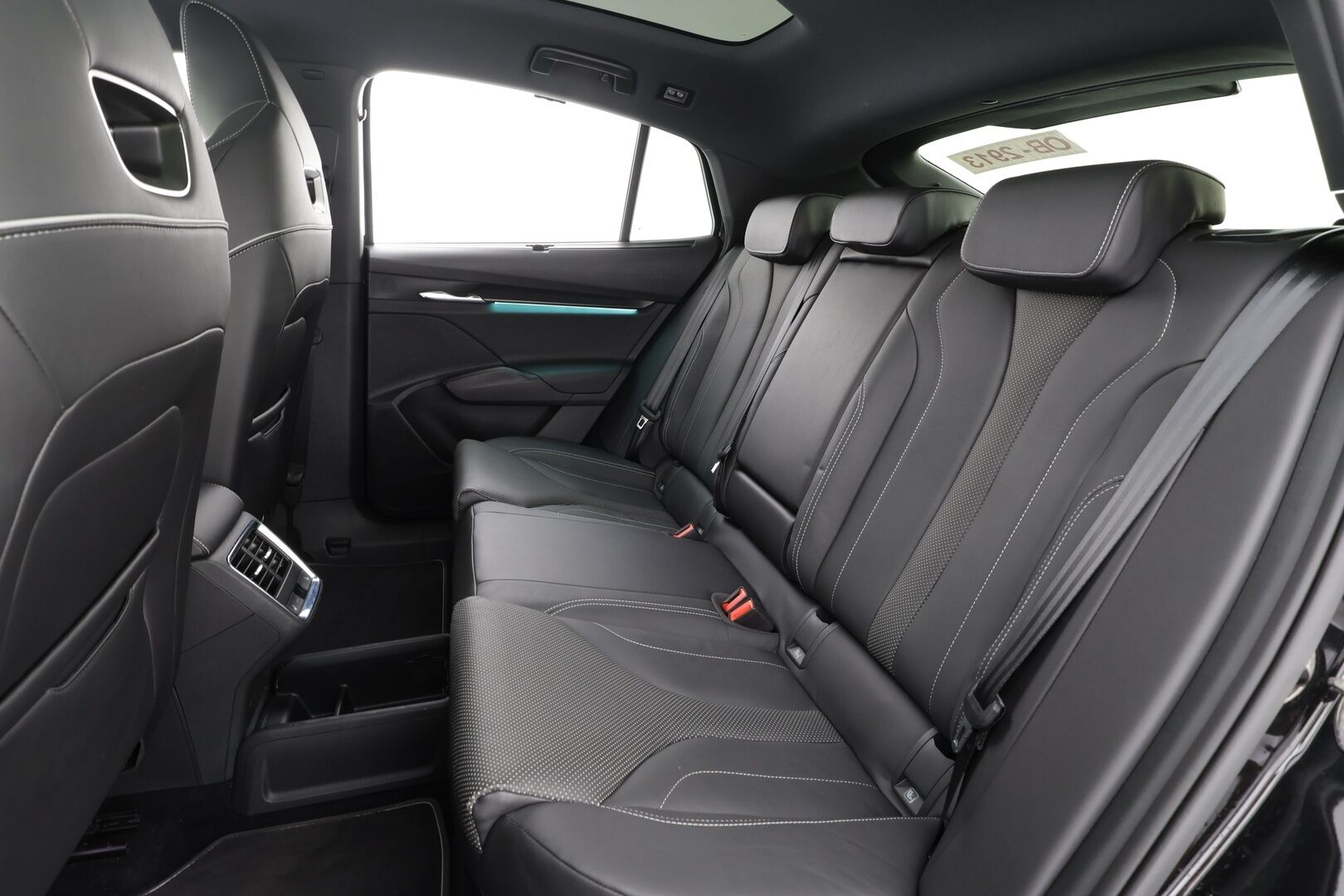 SKODA ENYAQ 2023 80x 4x4 RS iV * Canton / Lasikatto / ACC / ILP / Muistipenkit / Koukku / HUD / Matrix-LED / P.kamera / Keyless * - Kahdet renkaat aluvanteilla / 2x Latauskaapelit / Merkkihuollot - HULLUT AVAJAISHULINAT KORKOTARJOUS 3,29 %