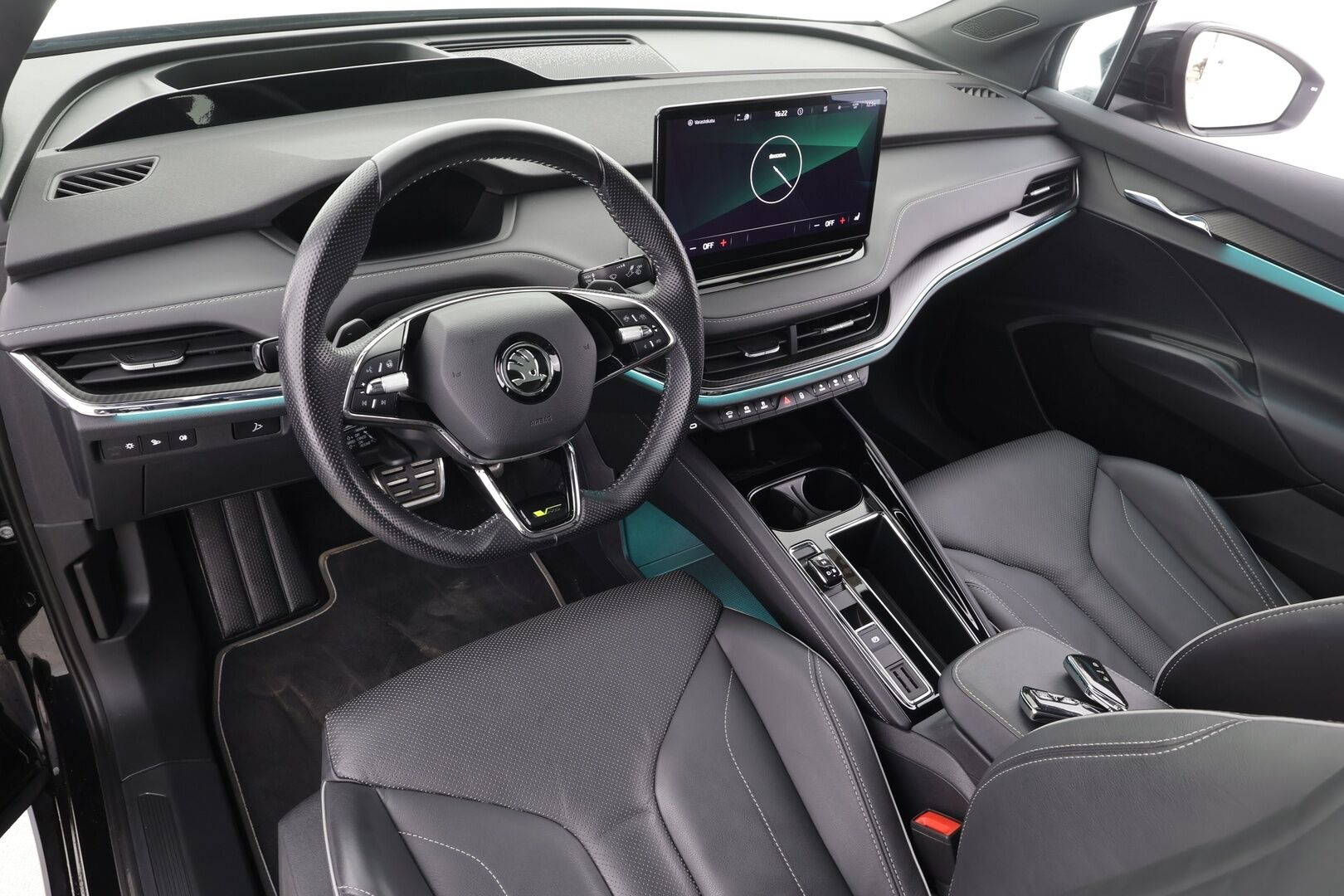 SKODA ENYAQ 2023 80x 4x4 RS iV * Canton / Lasikatto / ACC / ILP / Muistipenkit / Koukku / HUD / Matrix-LED / P.kamera / Keyless * - Kahdet renkaat aluvanteilla / 2x Latauskaapelit / Merkkihuollot - HULLUT AVAJAISHULINAT KORKOTARJOUS 3,29 %