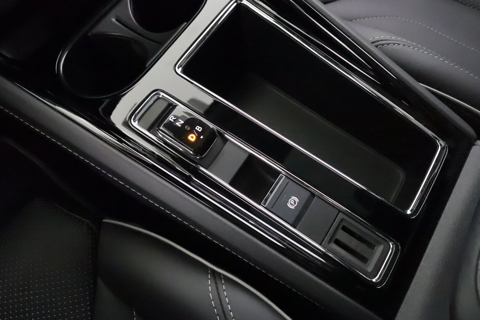 SKODA ENYAQ 2023 80x 4x4 RS iV * Canton / Lasikatto / ACC / ILP / Muistipenkit / Koukku / HUD / Matrix-LED / P.kamera / Keyless * - Kahdet renkaat aluvanteilla / 2x Latauskaapelit / Merkkihuollot - HULLUT AVAJAISHULINAT KORKOTARJOUS 3,29 %