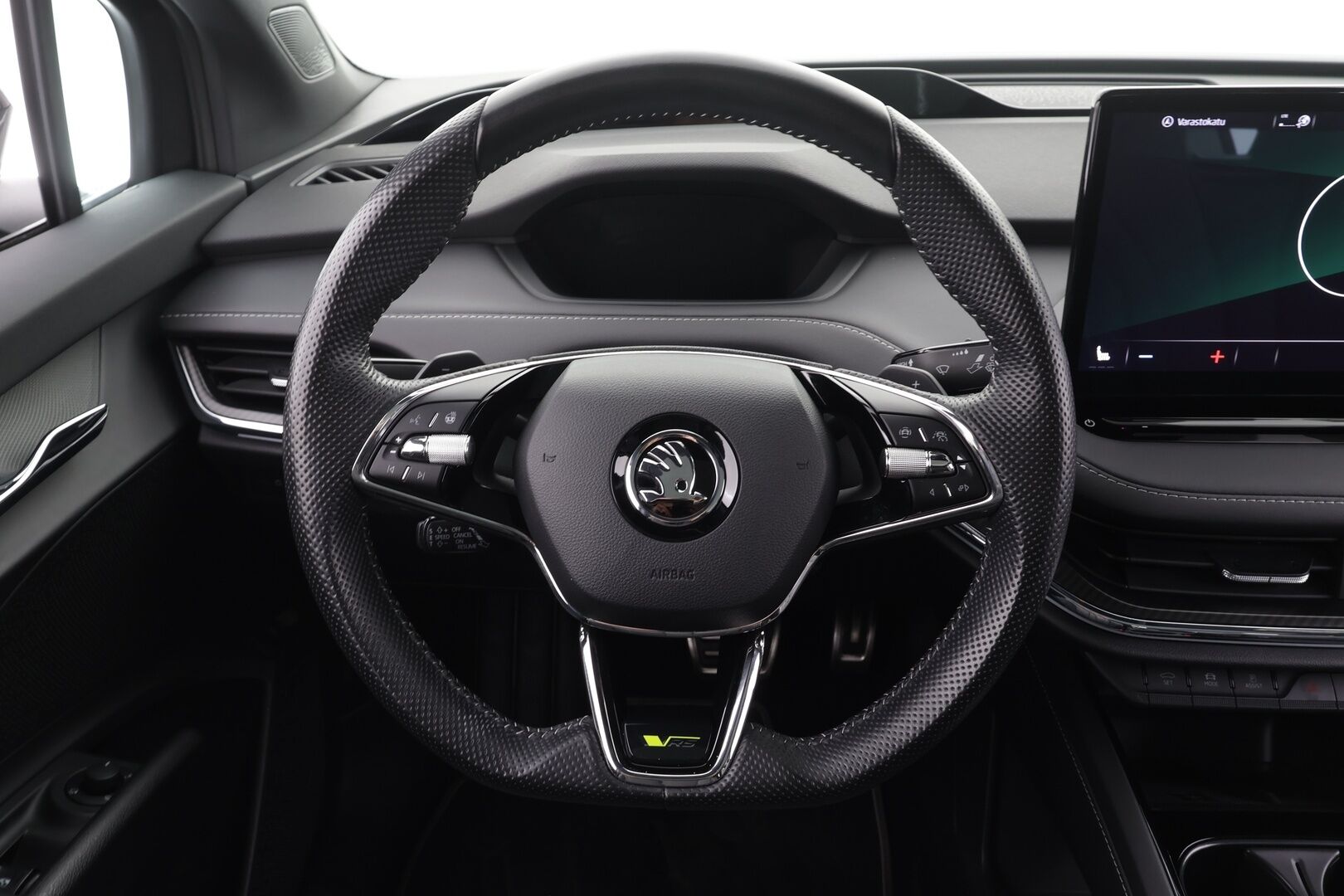 SKODA ENYAQ 2023 80x 4x4 RS iV * Canton / Lasikatto / ACC / ILP / Muistipenkit / Koukku / HUD / Matrix-LED / P.kamera / Keyless * - Kahdet renkaat aluvanteilla / 2x Latauskaapelit / Merkkihuollot - HULLUT AVAJAISHULINAT KORKOTARJOUS 3,29 %