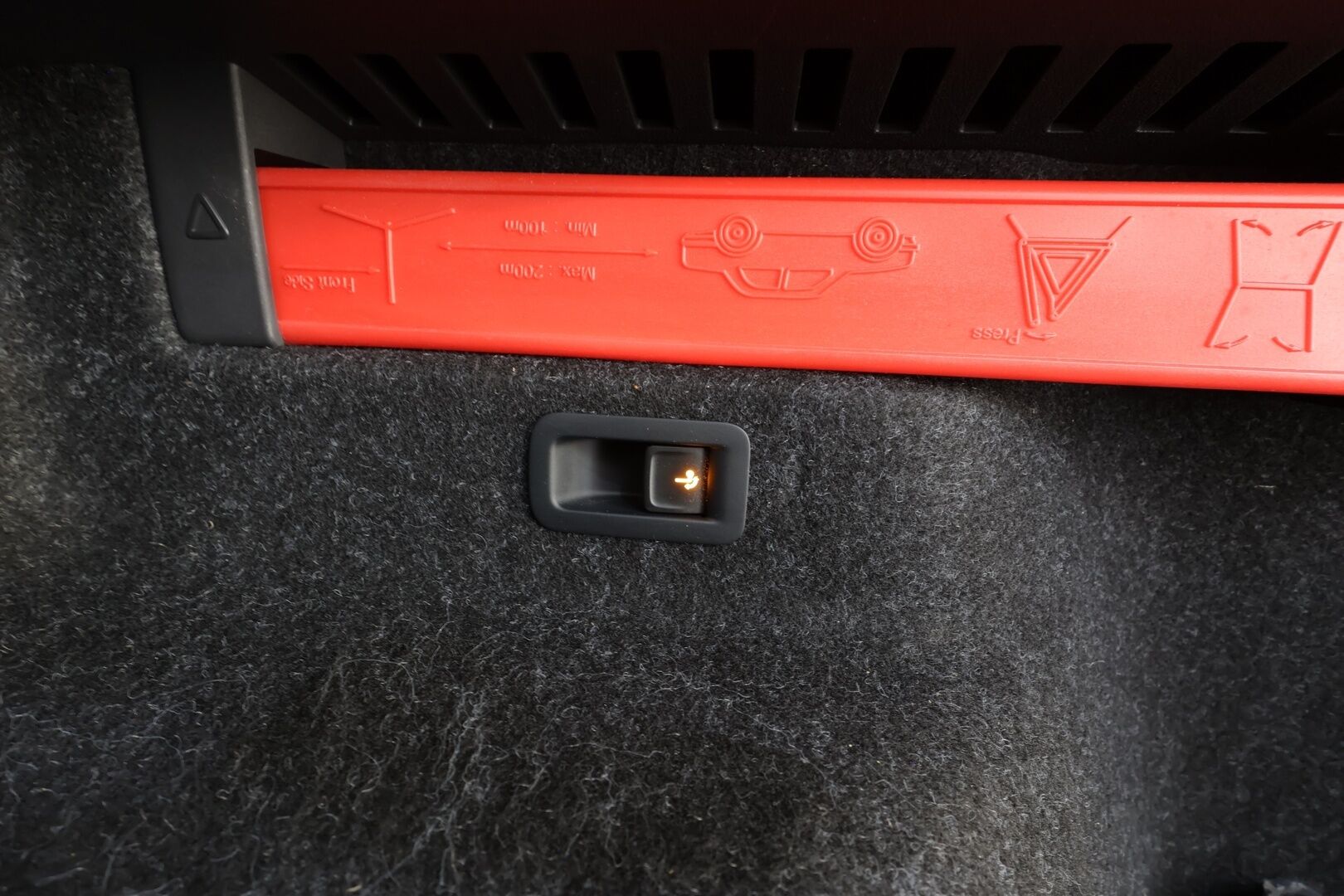 SKODA ENYAQ 2023 80x 4x4 RS iV * Canton / Lasikatto / ACC / ILP / Muistipenkit / Koukku / HUD / Matrix-LED / P.kamera / Keyless * - Kahdet renkaat aluvanteilla / 2x Latauskaapelit / Merkkihuollot - HULLUT AVAJAISHULINAT KORKOTARJOUS 3,29 %