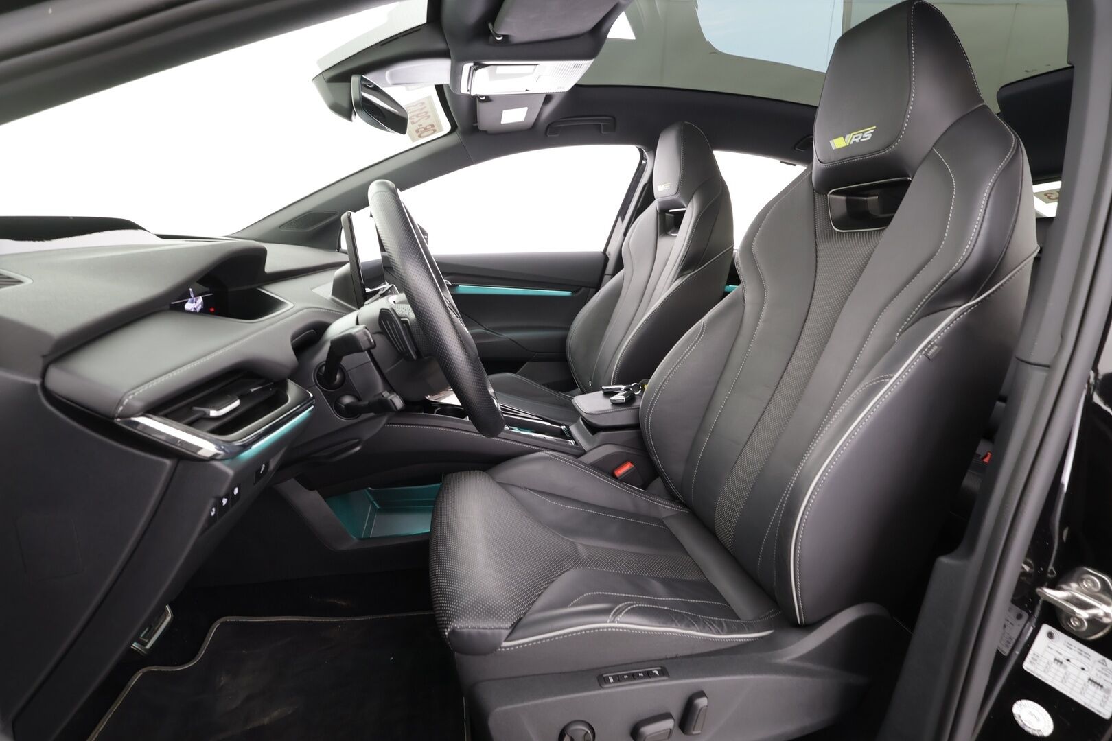 SKODA ENYAQ 2023 80x 4x4 RS iV * Canton / Lasikatto / ACC / ILP / Muistipenkit / Koukku / HUD / Matrix-LED / P.kamera / Keyless * - Kahdet renkaat aluvanteilla / 2x Latauskaapelit / Merkkihuollot - HULLUT AVAJAISHULINAT KORKOTARJOUS 3,29 %