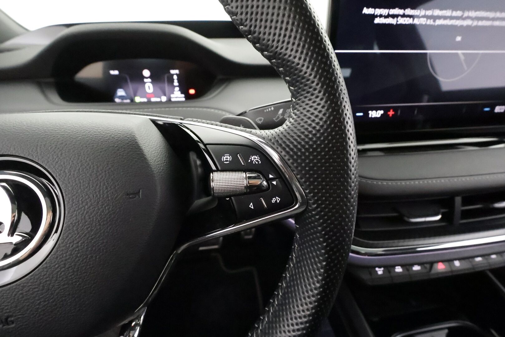 SKODA ENYAQ 2023 80x 4x4 RS iV * Canton / Lasikatto / ACC / ILP / Muistipenkit / Koukku / HUD / Matrix-LED / P.kamera / Keyless * - Kahdet renkaat aluvanteilla / 2x Latauskaapelit / Merkkihuollot - HULLUT AVAJAISHULINAT KORKOTARJOUS 3,29 %