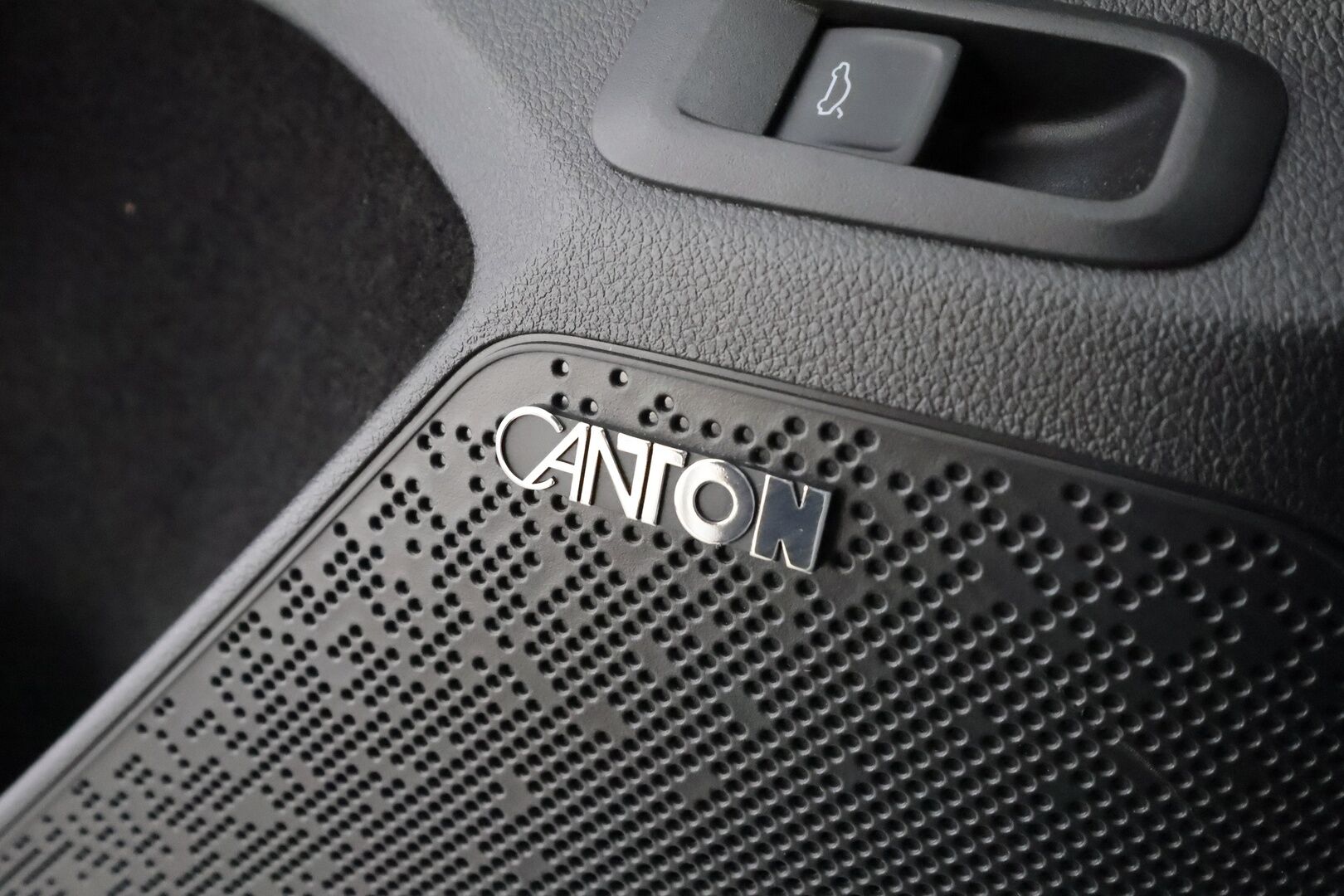 SKODA ENYAQ 2023 80x 4x4 RS iV * Canton / Lasikatto / ACC / ILP / Muistipenkit / Koukku / HUD / Matrix-LED / P.kamera / Keyless * - Kahdet renkaat aluvanteilla / 2x Latauskaapelit / Merkkihuollot - HULLUT AVAJAISHULINAT KORKOTARJOUS 3,29 %