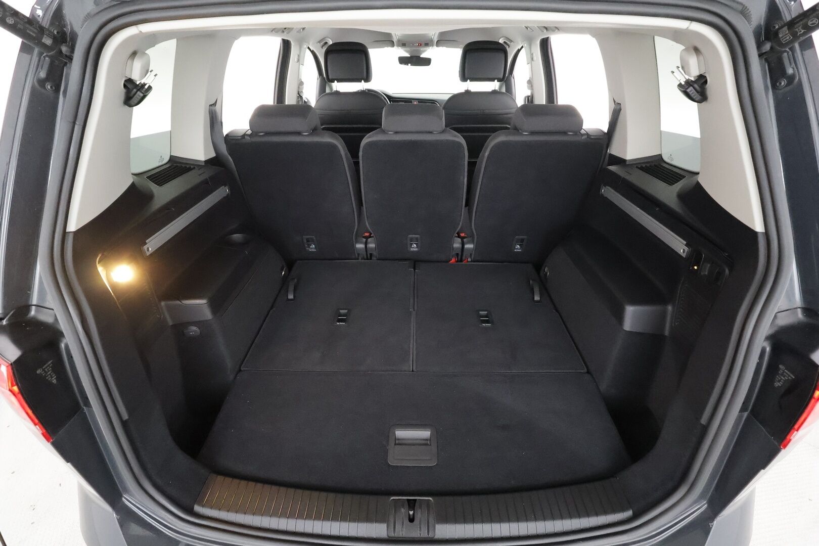 VOLKSWAGEN TOURAN 2022 Comfortline 2,0 TDI SCR 110 kW DSG 7.P - | ACC | Koukku | P.kamera | Hierovat ergoactive istuimet | Navi | LED | Apple&Android |
