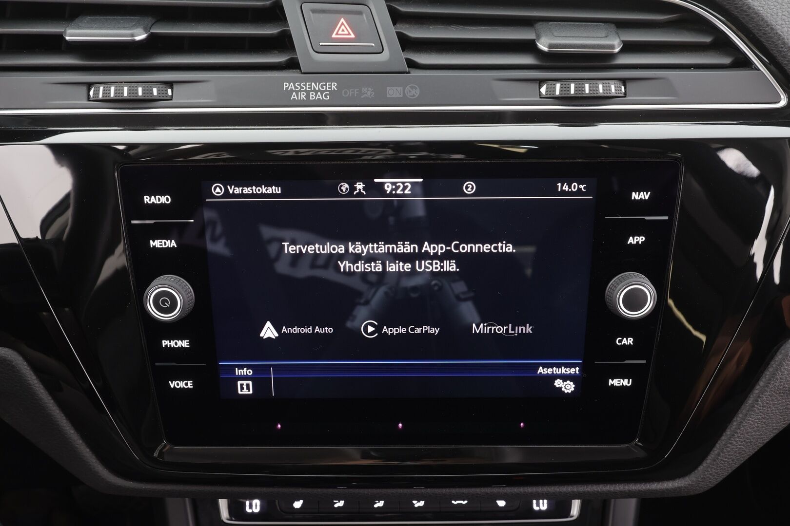 VOLKSWAGEN TOURAN 2022 Comfortline 2,0 TDI SCR 110 kW DSG 7.P - | ACC | Koukku | P.kamera | Hierovat ergoactive istuimet | Navi | LED | Apple&Android |