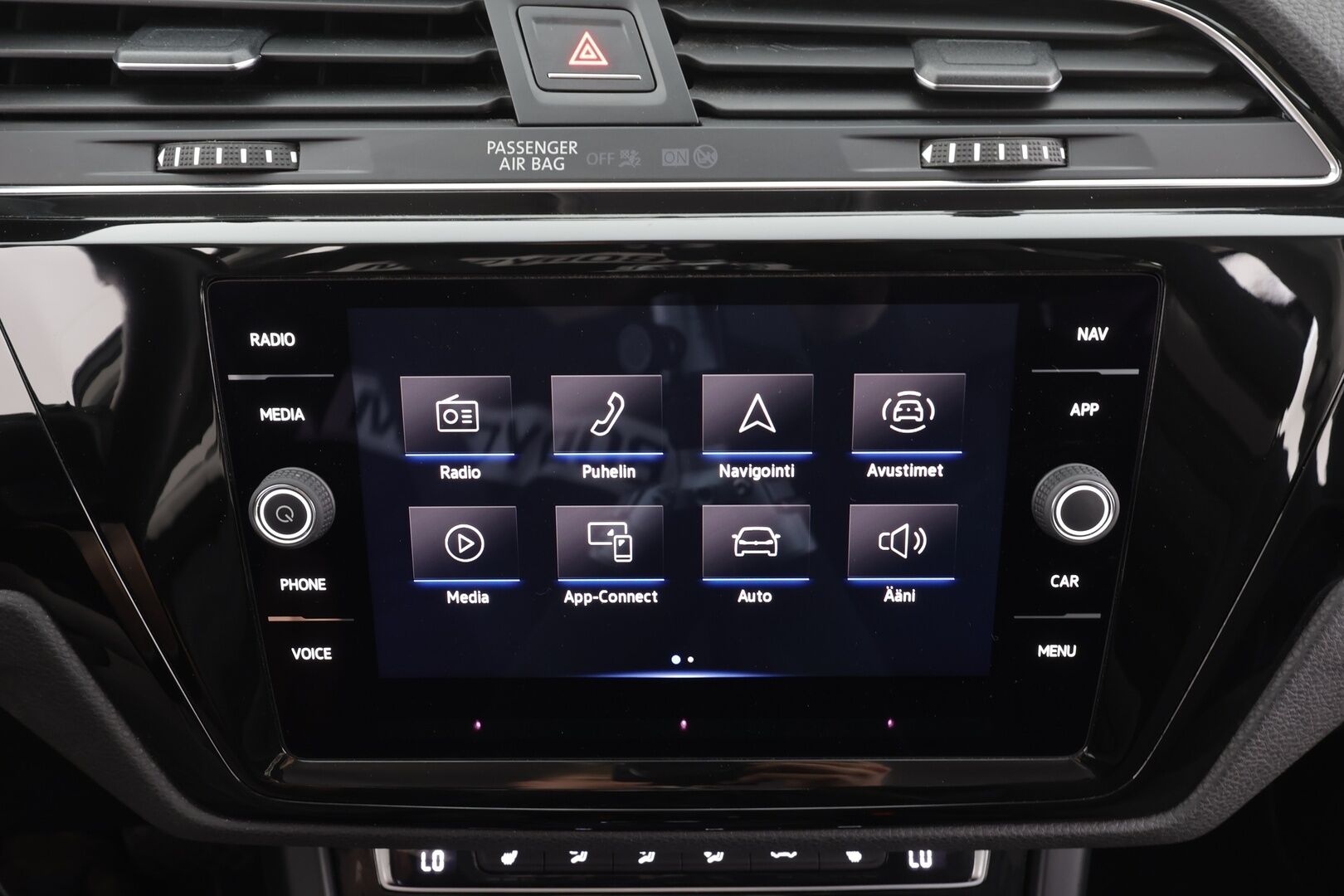 VOLKSWAGEN TOURAN 2022 Comfortline 2,0 TDI SCR 110 kW DSG 7.P - | ACC | Koukku | P.kamera | Hierovat ergoactive istuimet | Navi | LED | Apple&Android |