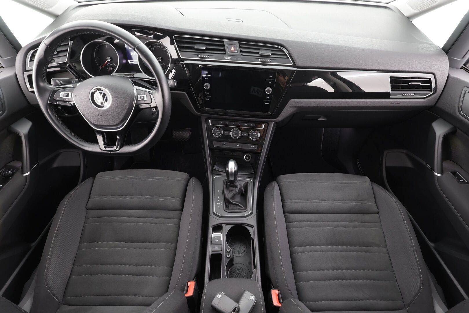 VOLKSWAGEN TOURAN 2022 Comfortline 2,0 TDI SCR 110 kW DSG 7.P - | ACC | Koukku | P.kamera | Hierovat ergoactive istuimet | Navi | LED | Apple&Android |