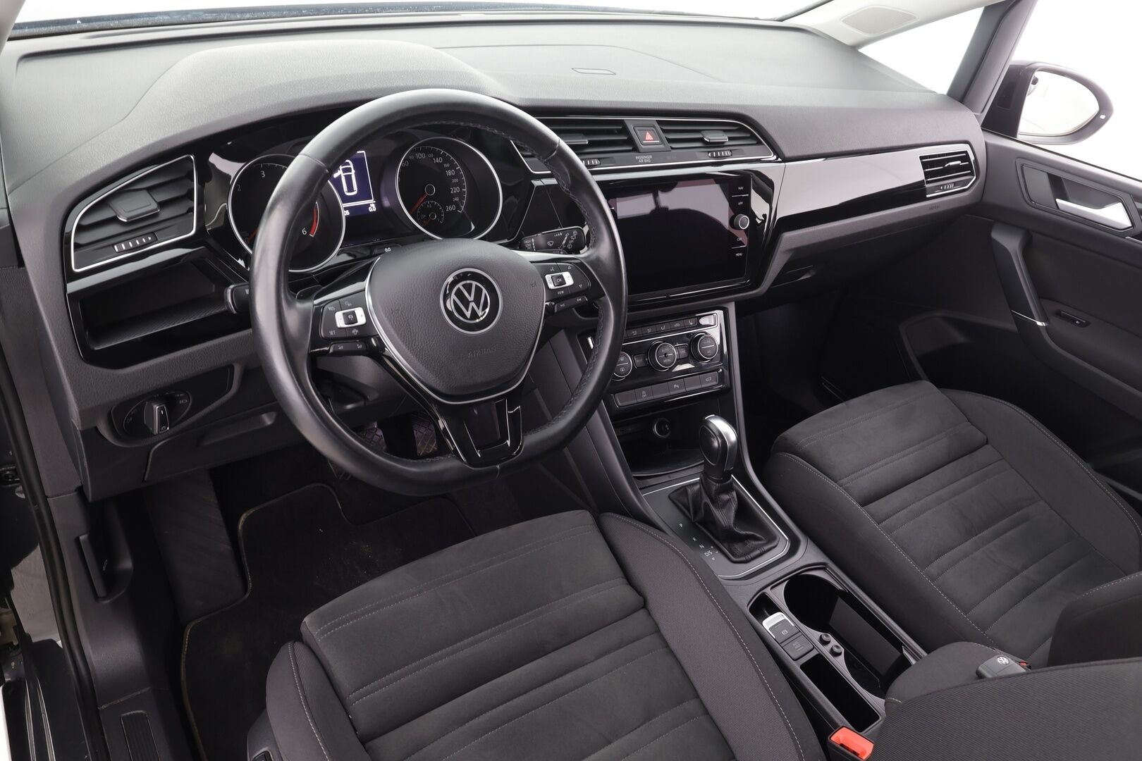 VOLKSWAGEN TOURAN 2022 Comfortline 2,0 TDI SCR 110 kW DSG 7.P - | ACC | Koukku | P.kamera | Hierovat ergoactive istuimet | Navi | LED | Apple&Android |