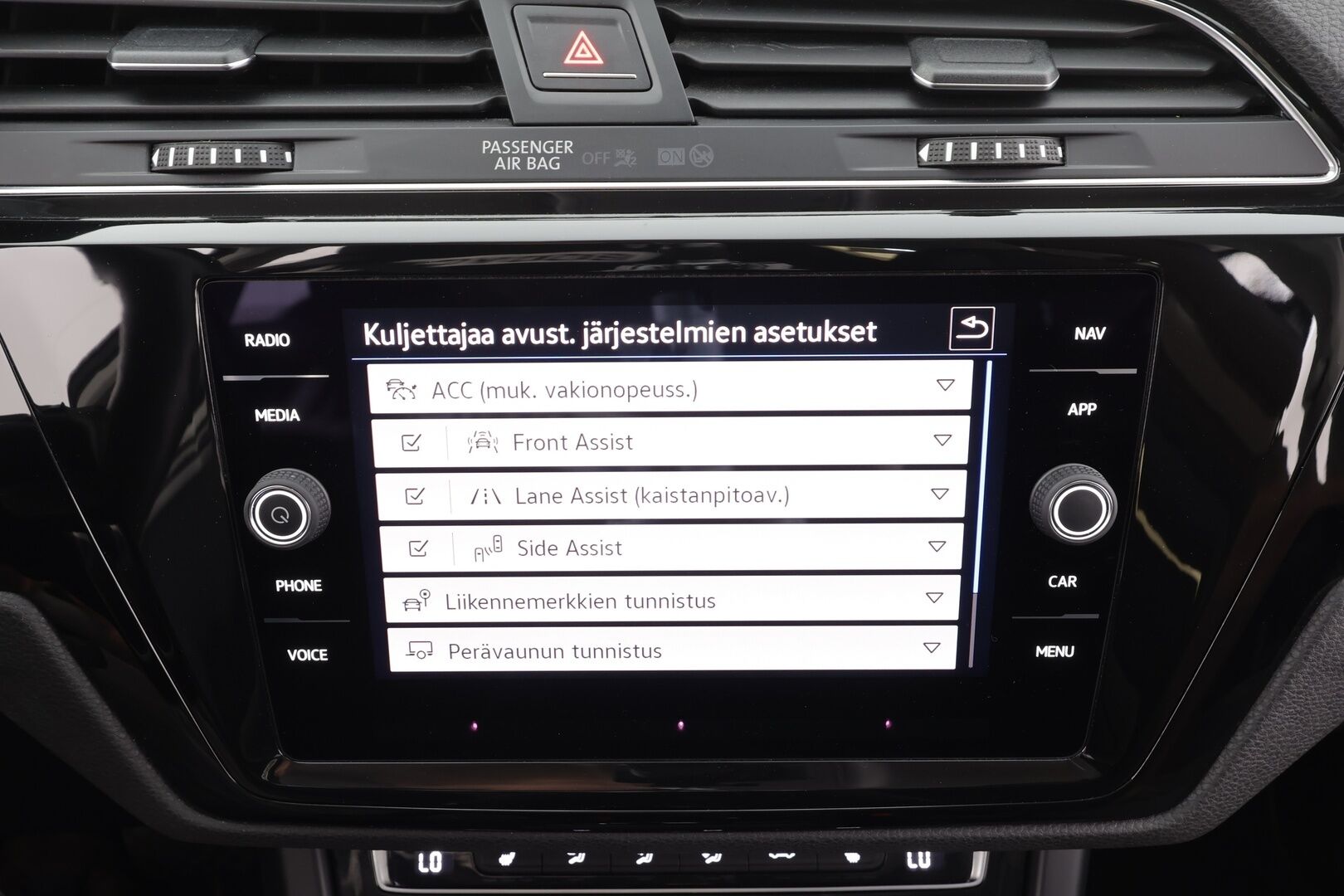 VOLKSWAGEN TOURAN 2022 Comfortline 2,0 TDI SCR 110 kW DSG 7.P - | ACC | Koukku | P.kamera | Hierovat ergoactive istuimet | Navi | LED | Apple&Android |