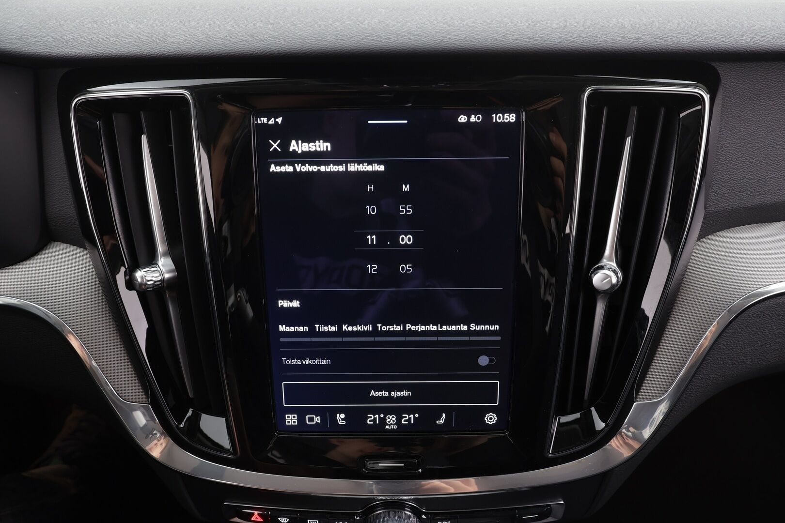 Volvo V60 CROSS COUNTRY 2024 B4 AWD D-MHEV Plus Bright * ACC / Webasto / Koukku / Muistipenkit / BLIS / P.Kamera / Navi / LED / Facelift / Keyless * - Merkkihuollettu / Juuri huollettu - HULLUT AVAJAISHULINAT KORKOTARJOUS 3,29 %