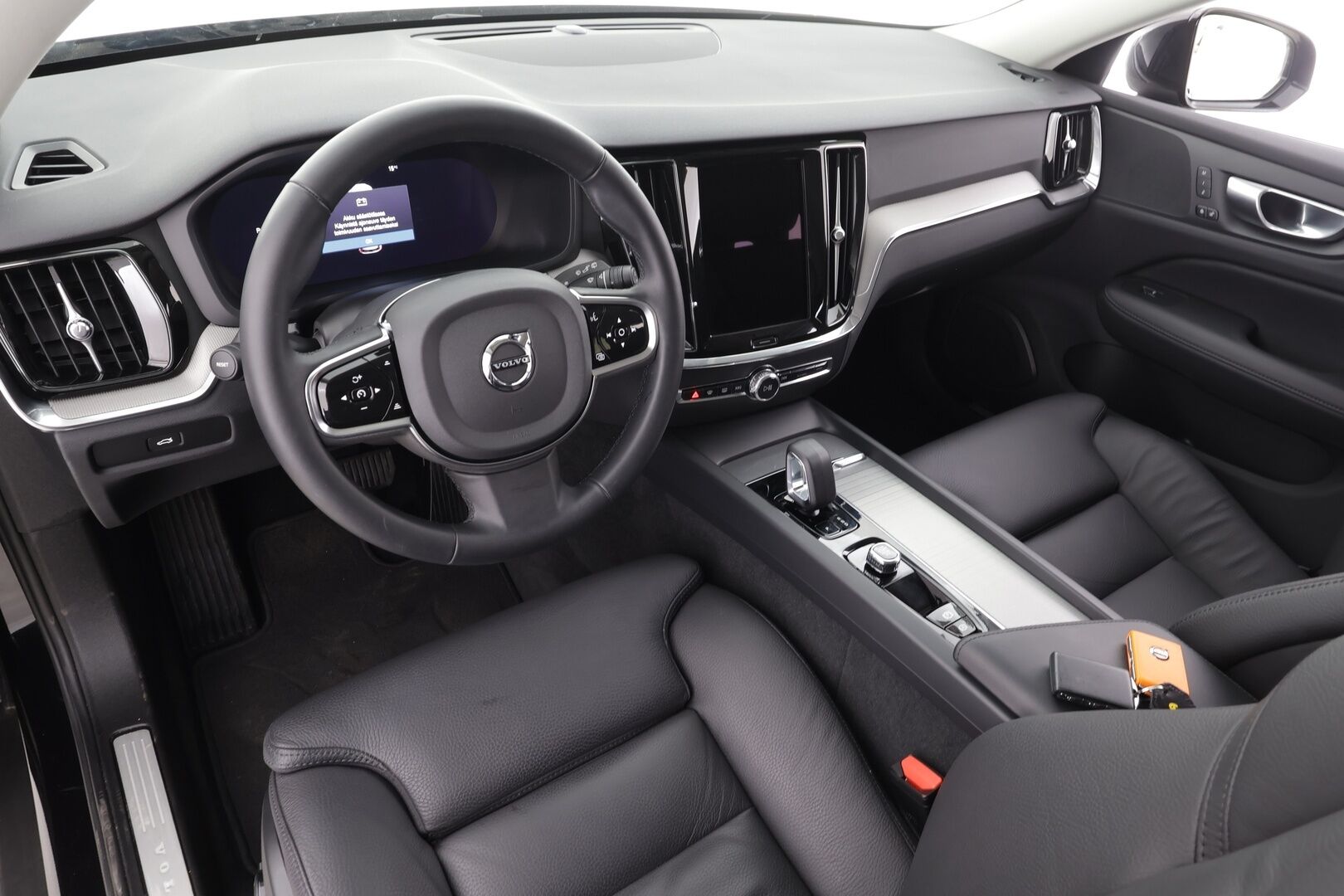 Volvo V60 CROSS COUNTRY 2024 B4 AWD D-MHEV Plus Bright * ACC / Webasto / Koukku / Muistipenkit / BLIS / P.Kamera / Navi / LED / Facelift / Keyless * - Merkkihuollettu / Juuri huollettu - HULLUT AVAJAISHULINAT KORKOTARJOUS 3,29 %