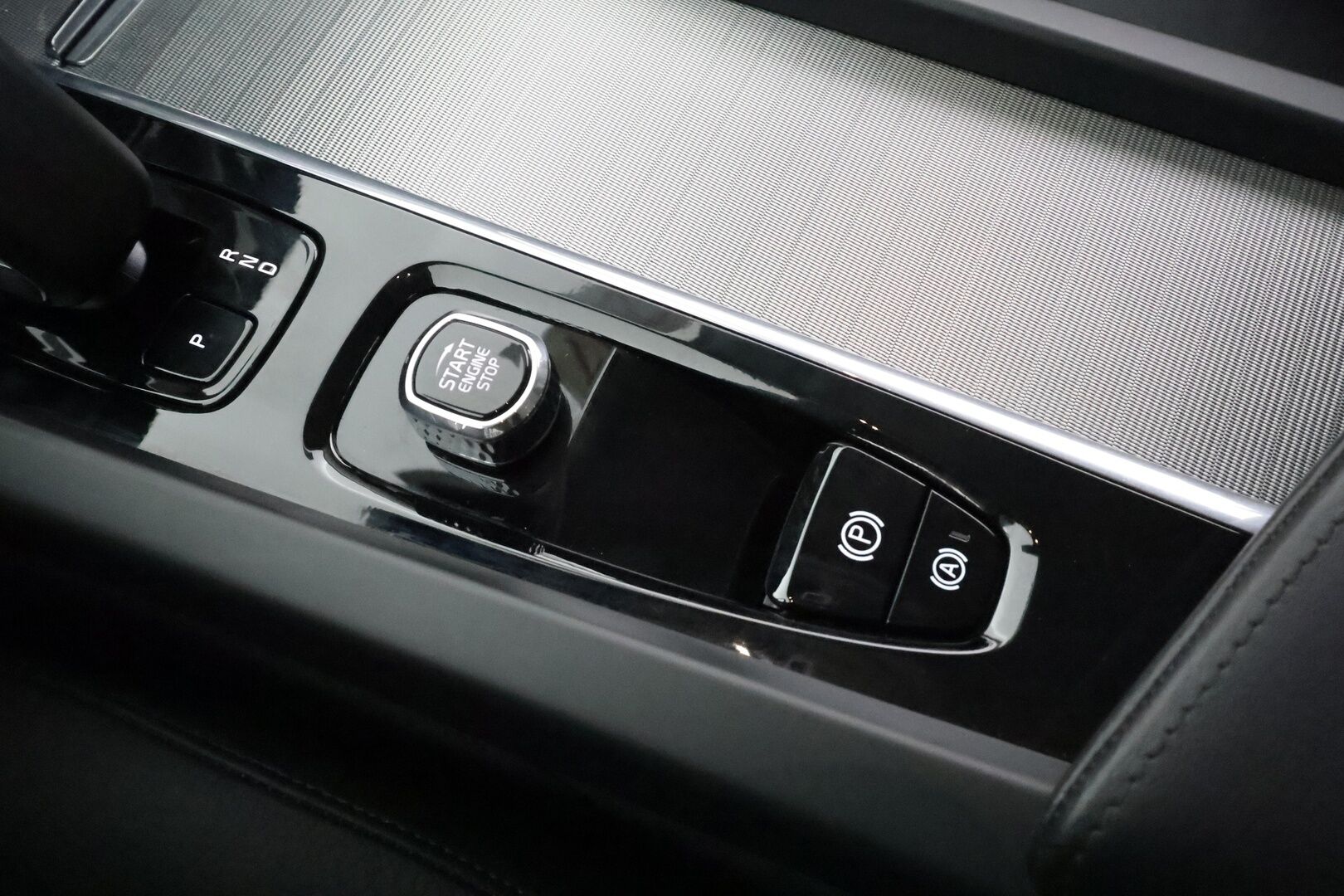 Volvo V60 CROSS COUNTRY 2024 B4 AWD D-MHEV Plus Bright * ACC / Webasto / Koukku / Muistipenkit / BLIS / P.Kamera / Navi / LED / Facelift / Keyless * - Merkkihuollettu / Juuri huollettu - HULLUT AVAJAISHULINAT KORKOTARJOUS 3,29 %