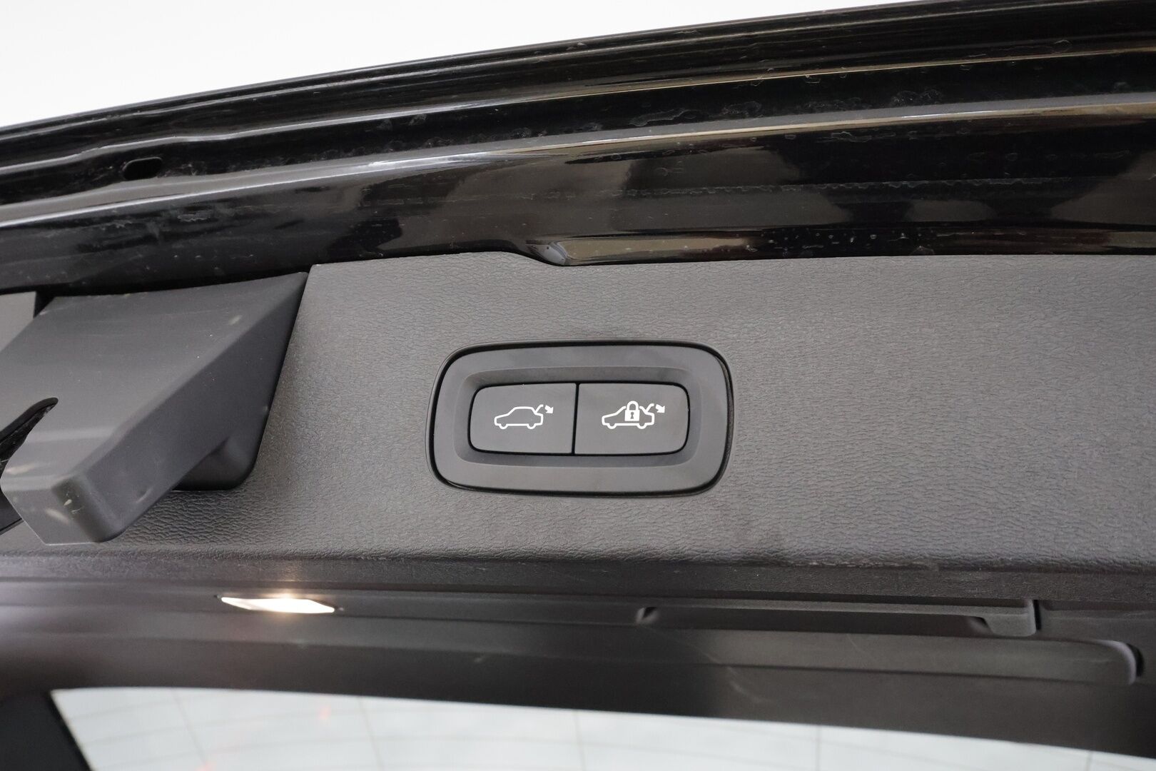 Volvo V60 CROSS COUNTRY 2024 B4 AWD D-MHEV Plus Bright * ACC / Webasto / Koukku / Muistipenkit / BLIS / P.Kamera / Navi / LED / Facelift / Keyless * - Merkkihuollettu / Juuri huollettu - HULLUT AVAJAISHULINAT KORKOTARJOUS 3,29 %