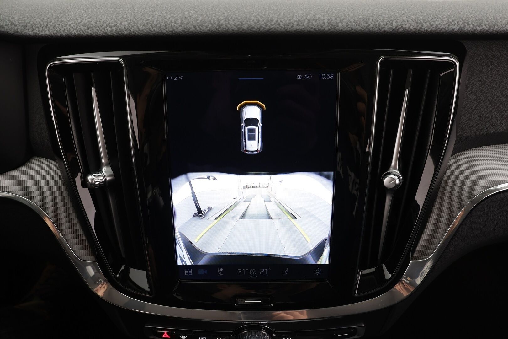 Volvo V60 CROSS COUNTRY 2024 B4 AWD D-MHEV Plus Bright * ACC / Webasto / Koukku / Muistipenkit / BLIS / P.Kamera / Navi / LED / Facelift / Keyless * - Merkkihuollettu / Juuri huollettu - HULLUT AVAJAISHULINAT KORKOTARJOUS 3,29 %