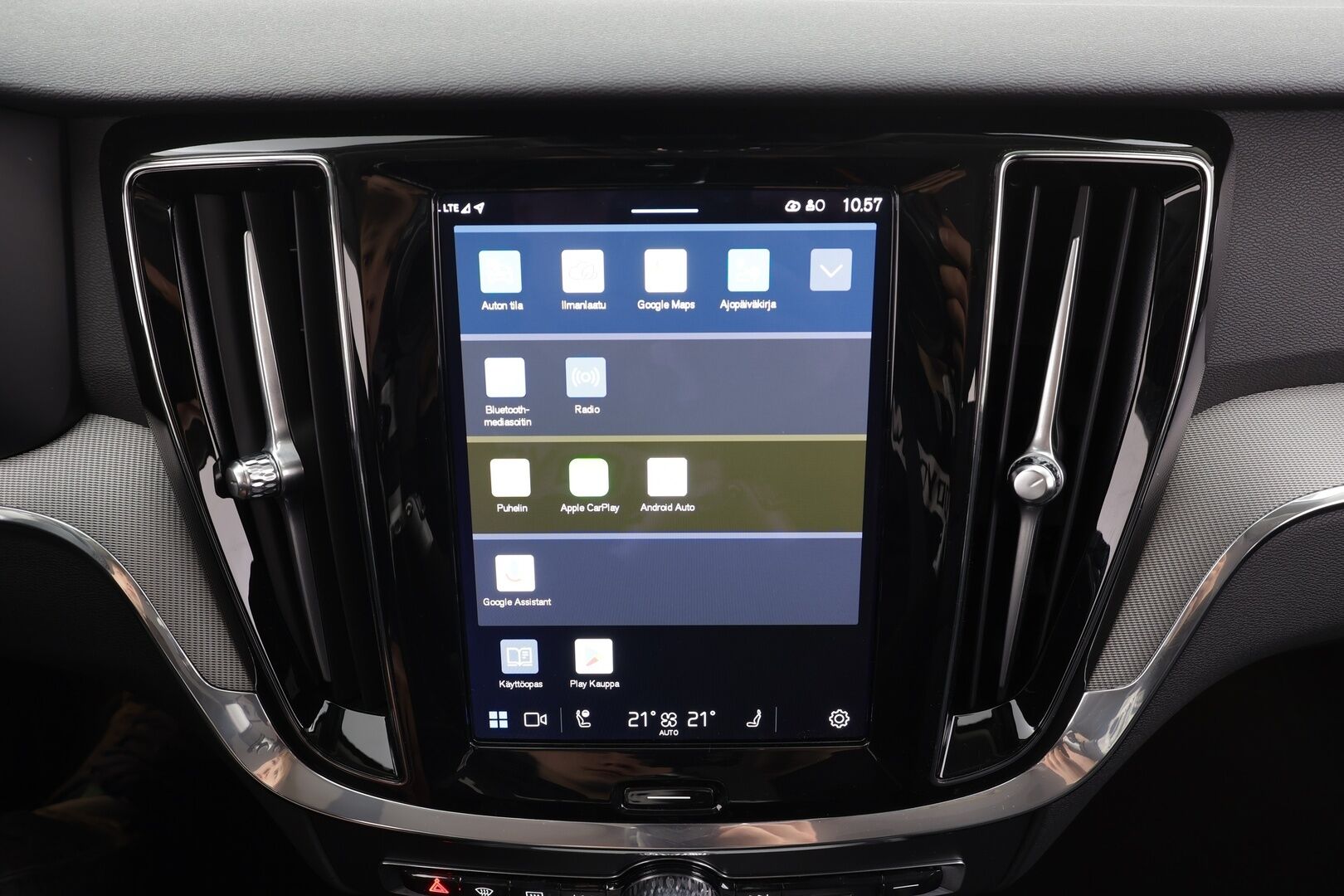 Volvo V60 CROSS COUNTRY 2024 B4 AWD D-MHEV Plus Bright * ACC / Webasto / Koukku / Muistipenkit / BLIS / P.Kamera / Navi / LED / Facelift / Keyless * - Merkkihuollettu / Juuri huollettu - HULLUT AVAJAISHULINAT KORKOTARJOUS 3,29 %