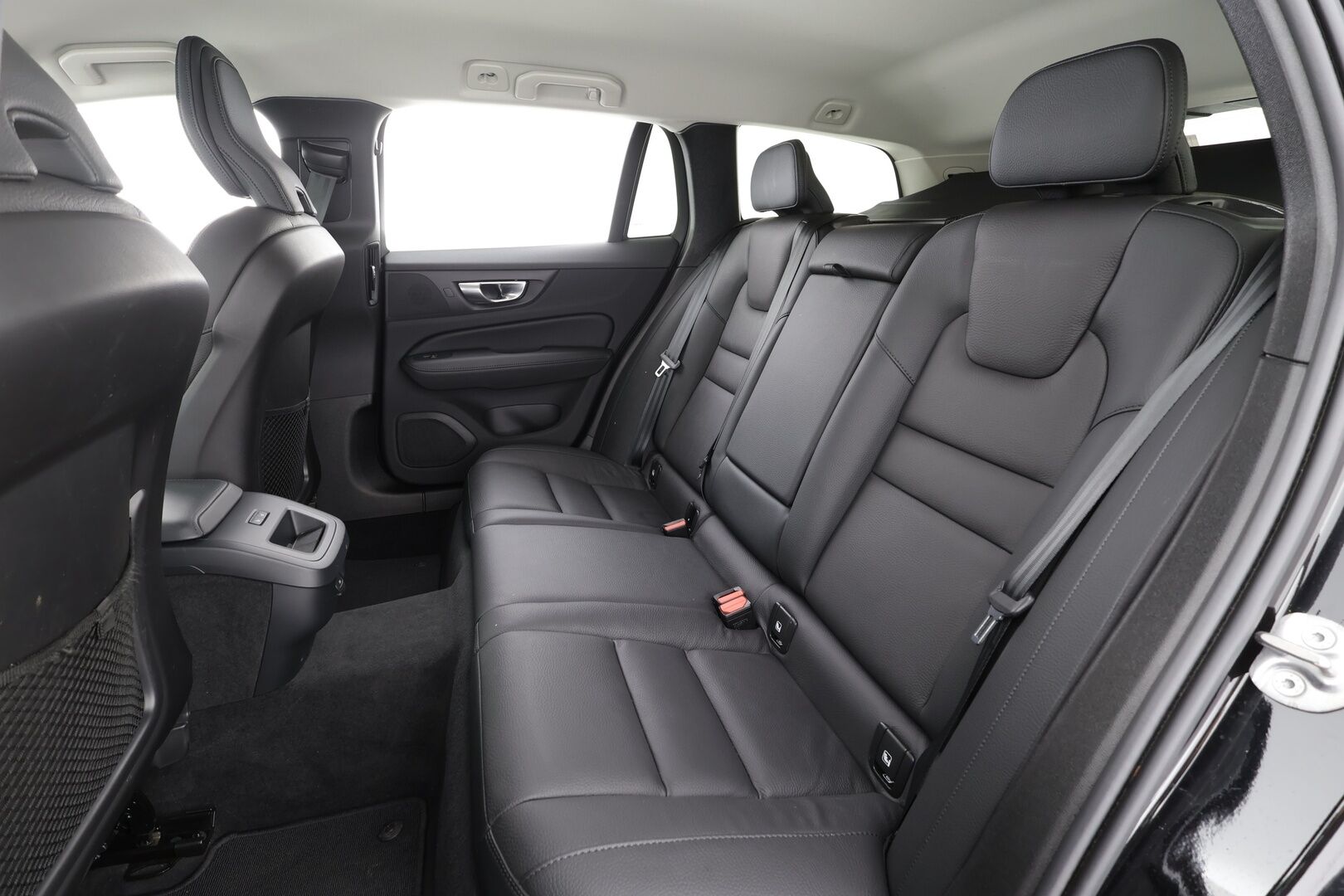 Volvo V60 CROSS COUNTRY 2024 B4 AWD D-MHEV Plus Bright * ACC / Webasto / Koukku / Muistipenkit / BLIS / P.Kamera / Navi / LED / Facelift / Keyless * - Merkkihuollettu / Juuri huollettu - HULLUT AVAJAISHULINAT KORKOTARJOUS 3,29 %