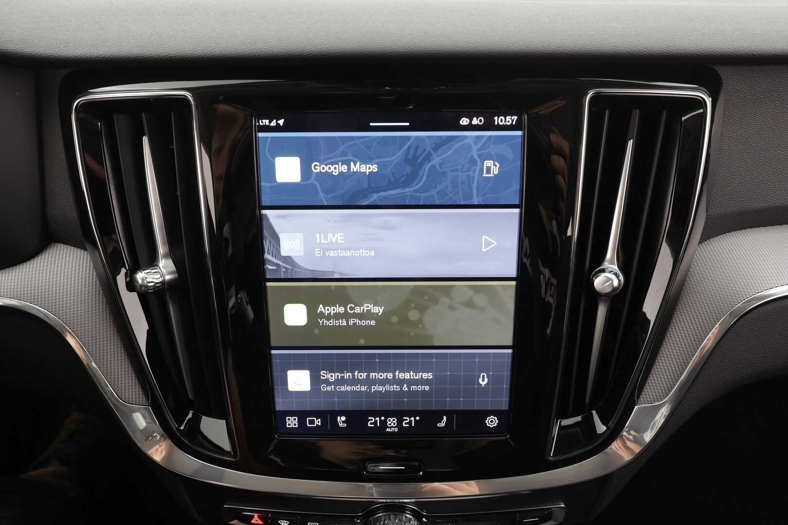 Volvo V60 CROSS COUNTRY 2024 B4 AWD D-MHEV Plus Bright * ACC / Webasto / Koukku / Muistipenkit / BLIS / P.Kamera / Navi / LED / Facelift / Keyless * - Merkkihuollettu / Juuri huollettu - HULLUT AVAJAISHULINAT KORKOTARJOUS 3,29 %