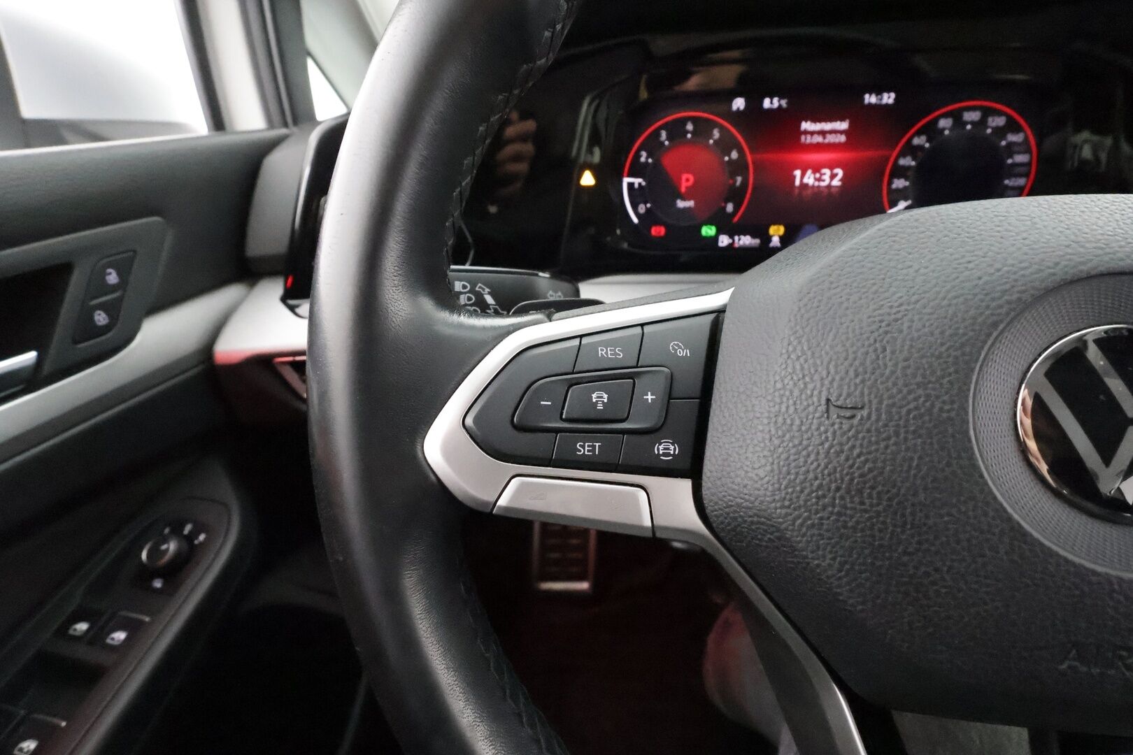 VOLKSWAGEN GOLF 2022 2.0 TSI 4Motion Alltrack - * ACC | Webasto | Koukku | LED | P.kamera | apple&Android | Ambient | 3-Alueinen Ilmastointi | Kahdet Renkaat | Kattavat huollot*