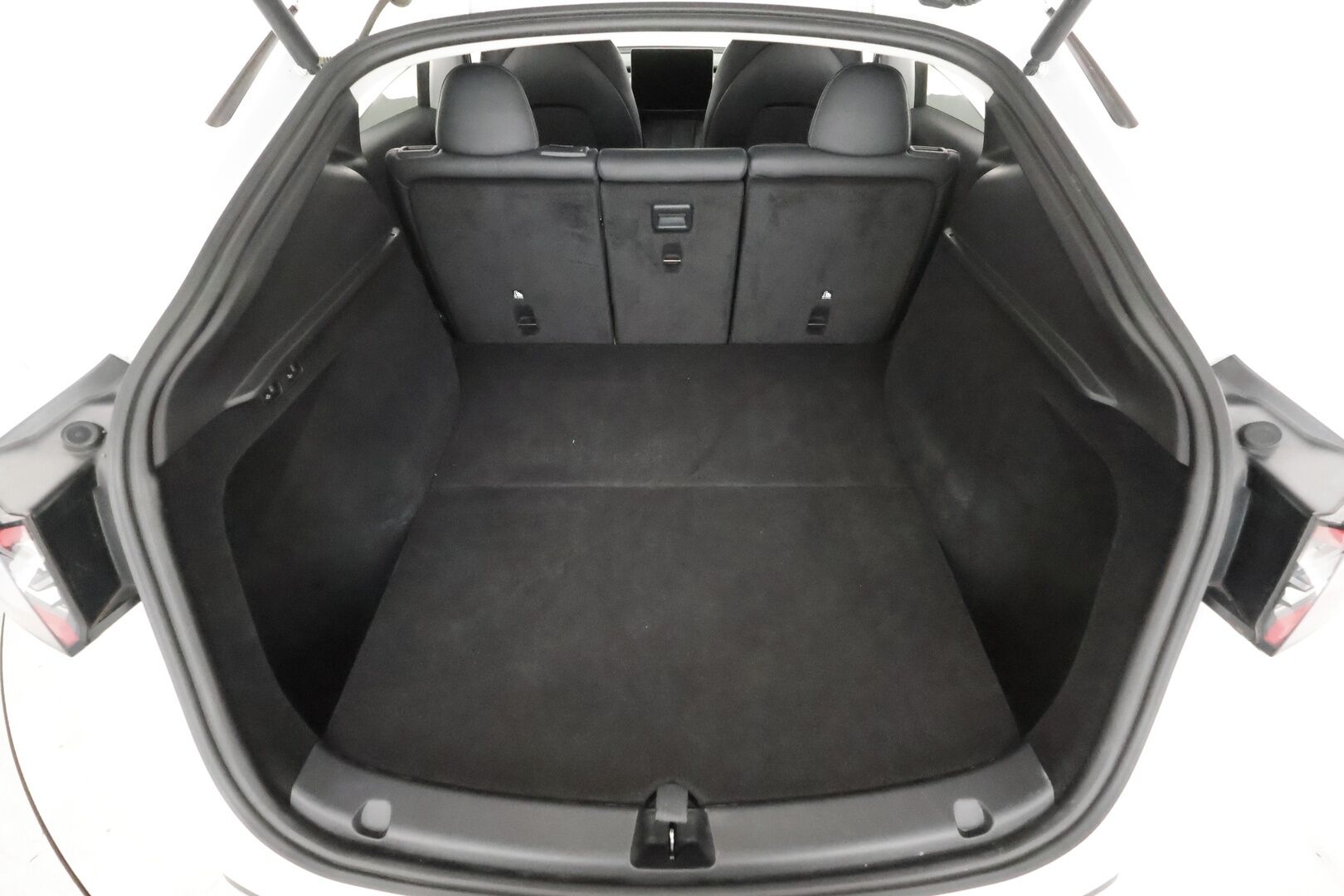 TESLA MODEL Y 2023 Performance * Koukku / ILP / Lasikatto / Premium Audio / P.Kamera / Matrix LED / Nahat * - Kahdet renkaat aluvanteilla - HULLUT AVAJAISHULINAT KORKOTARJOUS 3,29 %