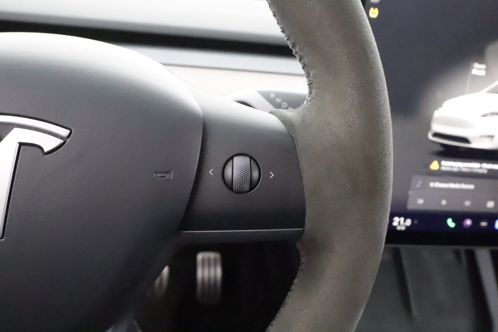 TESLA MODEL Y 2023 Performance * Koukku / ILP / Lasikatto / Premium Audio / P.Kamera / Matrix LED / Nahat * - Kahdet renkaat aluvanteilla - HULLUT AVAJAISHULINAT KORKOTARJOUS 3,29 %