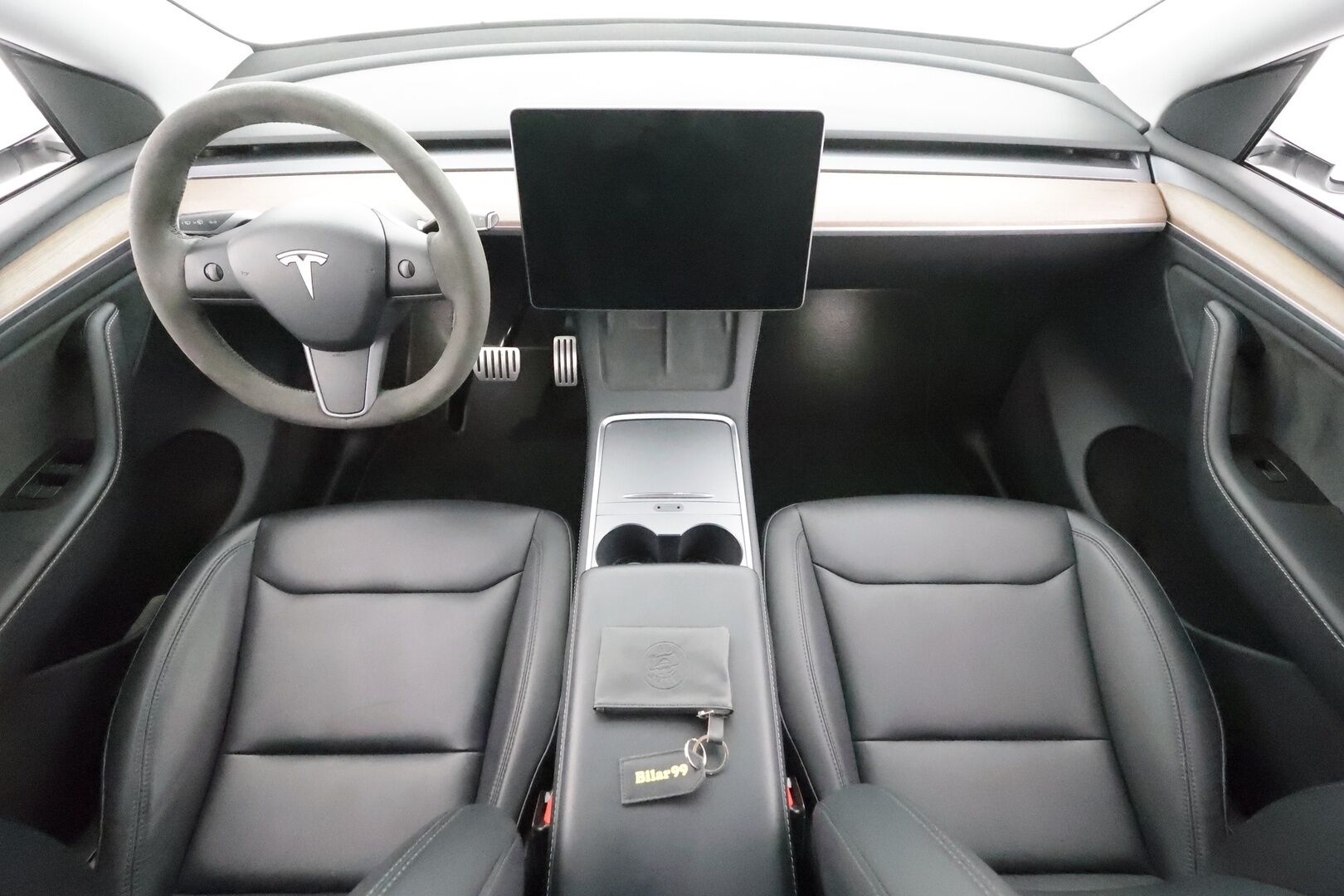 TESLA MODEL Y 2023 Performance * Koukku / ILP / Lasikatto / Premium Audio / P.Kamera / Matrix LED / Nahat * - Kahdet renkaat aluvanteilla - HULLUT AVAJAISHULINAT KORKOTARJOUS 3,29 %